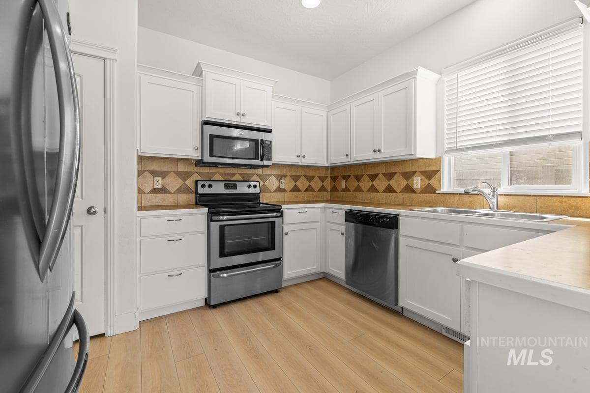 2879 Ridgebury, Meridian, Idaho 83646, 3 Bedrooms, 2.5 Bathrooms, Residential For Sale, Price $449,900,MLS 98960611