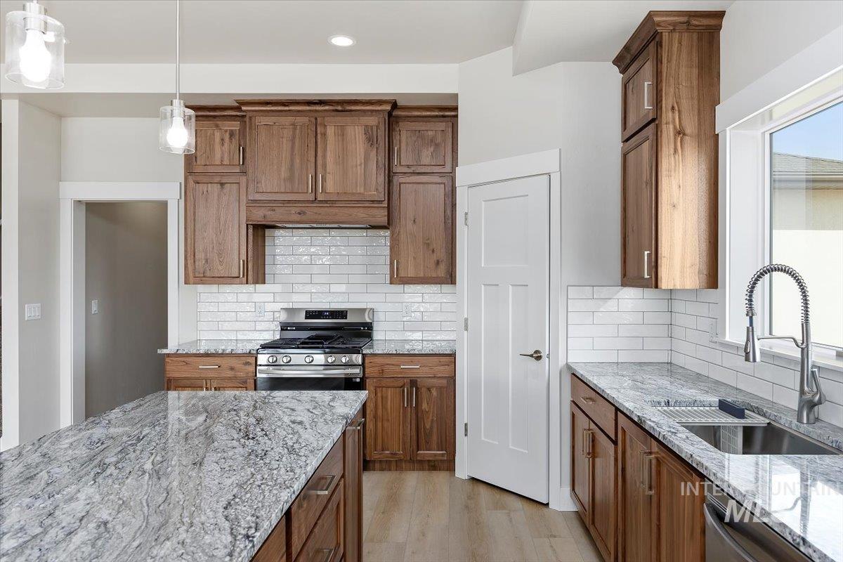 3828 E Susan cir, Kimberly, Idaho 83341, 4 Bedrooms, 3 Bathrooms, Residential For Sale, Price $679,999, 98960623