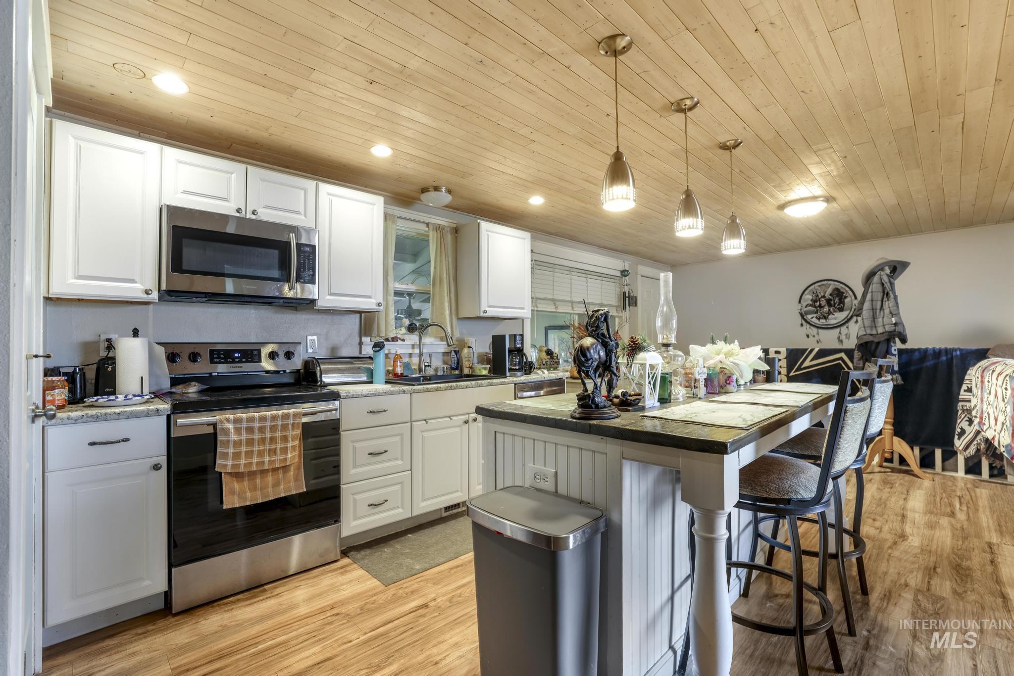 107 Davis, Filer, Idaho 83328, 4 Bedrooms, 3 Bathrooms, Residential For Sale, Price $370,000, 98960649