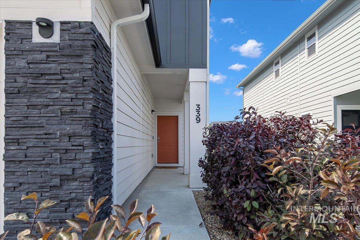339 S Sunset Point Way, Meridian, Idaho 83642, 4 Bedrooms, 2.5 Bathrooms, Residential For Sale, Price $469,000,MLS 98960661