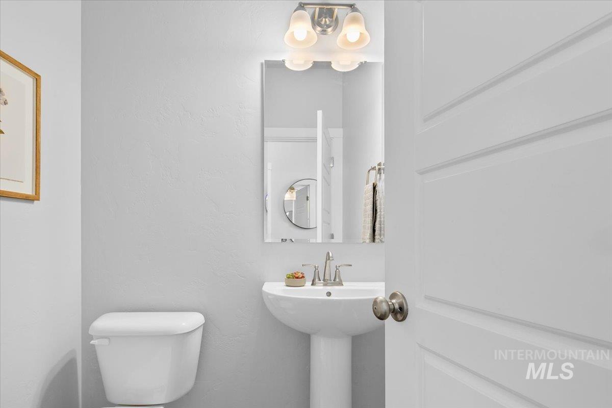 339 S Sunset Point Way, Meridian, Idaho 83642, 4 Bedrooms, 2.5 Bathrooms, Residential For Sale, Price $469,000,MLS 98960661