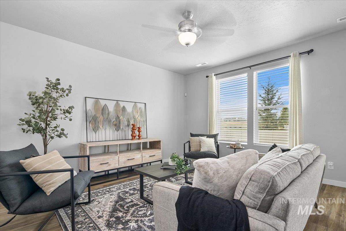 339 S Sunset Point Way, Meridian, Idaho 83642, 4 Bedrooms, 2.5 Bathrooms, Residential For Sale, Price $469,000,MLS 98960661