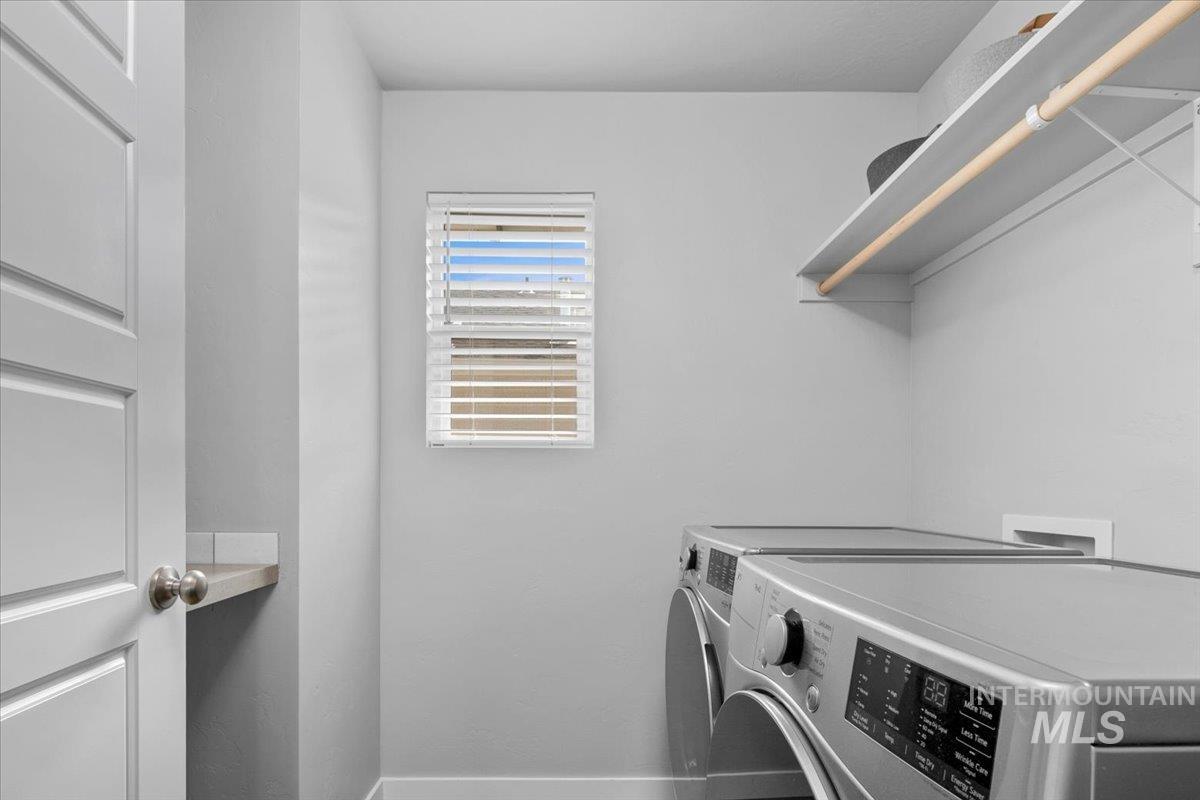 339 S Sunset Point Way, Meridian, Idaho 83642, 4 Bedrooms, 2.5 Bathrooms, Residential For Sale, Price $469,000,MLS 98960661