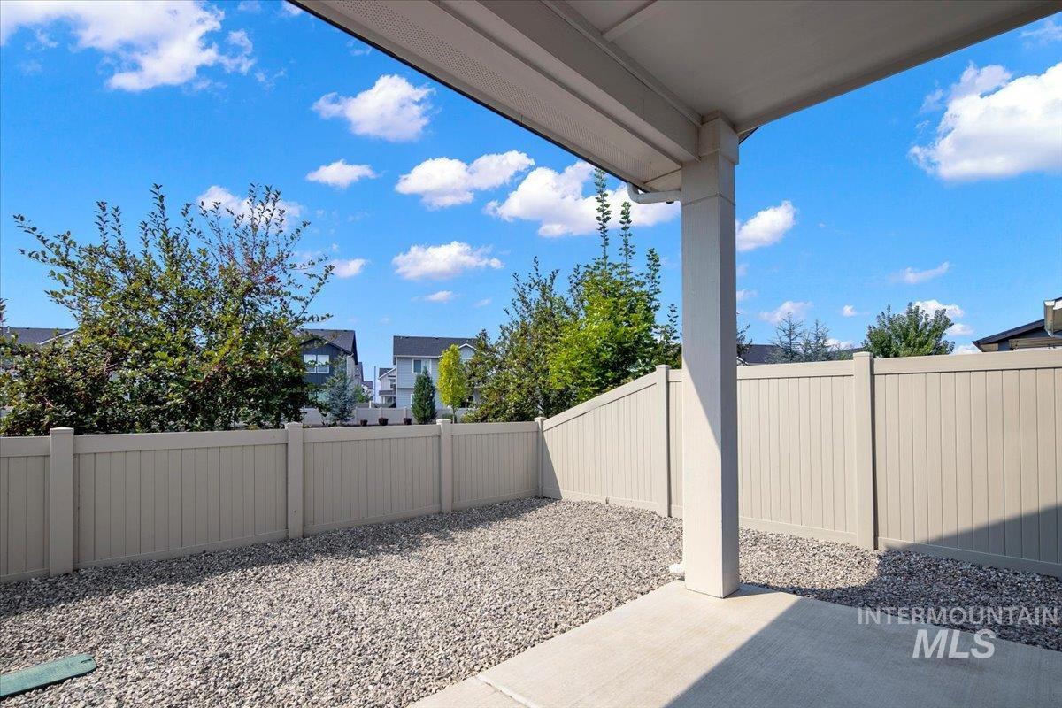 339 S Sunset Point Way, Meridian, Idaho 83642, 4 Bedrooms, 2.5 Bathrooms, Residential For Sale, Price $469,000,MLS 98960661