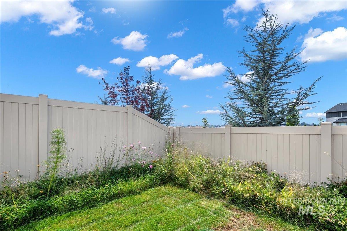 339 S Sunset Point Way, Meridian, Idaho 83642, 4 Bedrooms, 2.5 Bathrooms, Residential For Sale, Price $469,000,MLS 98960661