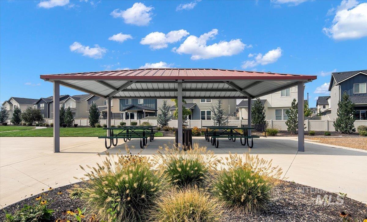 339 S Sunset Point Way, Meridian, Idaho 83642, 4 Bedrooms, 2.5 Bathrooms, Residential For Sale, Price $469,000,MLS 98960661