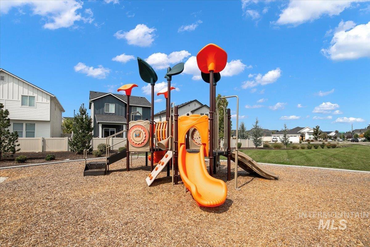 339 S Sunset Point Way, Meridian, Idaho 83642, 4 Bedrooms, 2.5 Bathrooms, Residential For Sale, Price $469,000,MLS 98960661