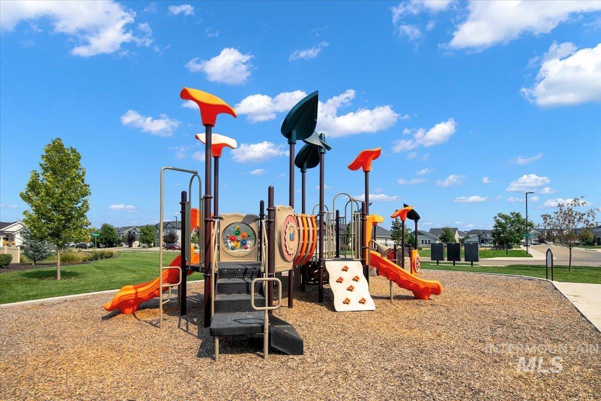 339 S Sunset Point Way, Meridian, Idaho 83642, 4 Bedrooms, 2.5 Bathrooms, Residential For Sale, Price $469,000,MLS 98960661