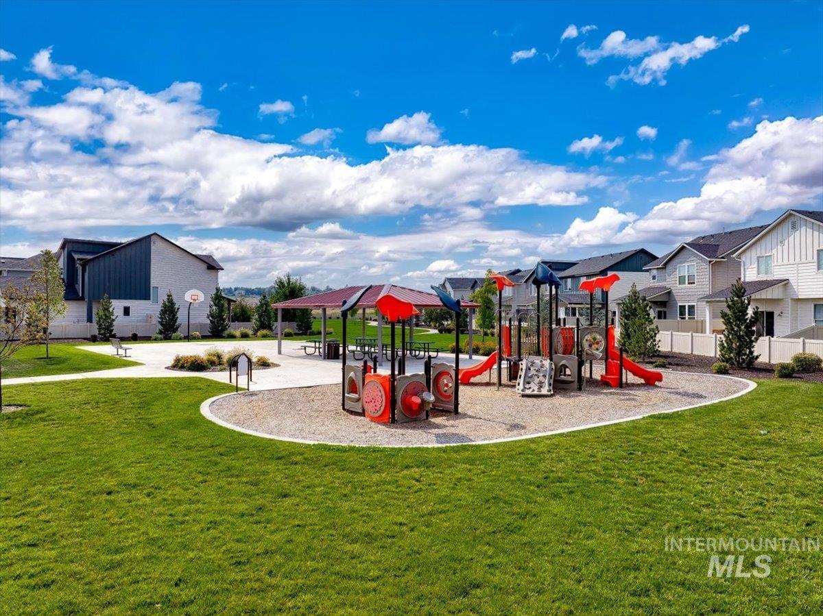 339 S Sunset Point Way, Meridian, Idaho 83642, 4 Bedrooms, 2.5 Bathrooms, Residential For Sale, Price $469,000,MLS 98960661