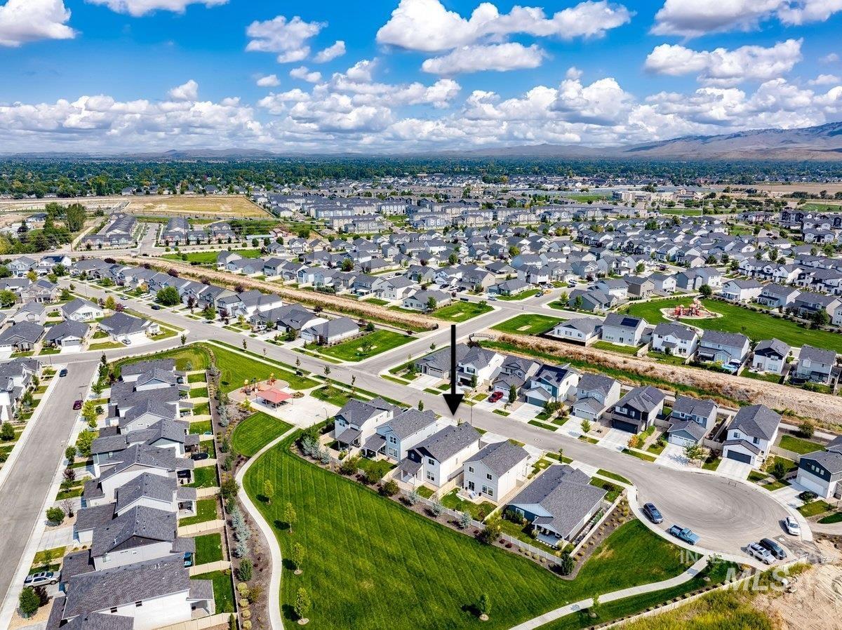 339 S Sunset Point Way, Meridian, Idaho 83642, 4 Bedrooms, 2.5 Bathrooms, Residential For Sale, Price $469,000,MLS 98960661