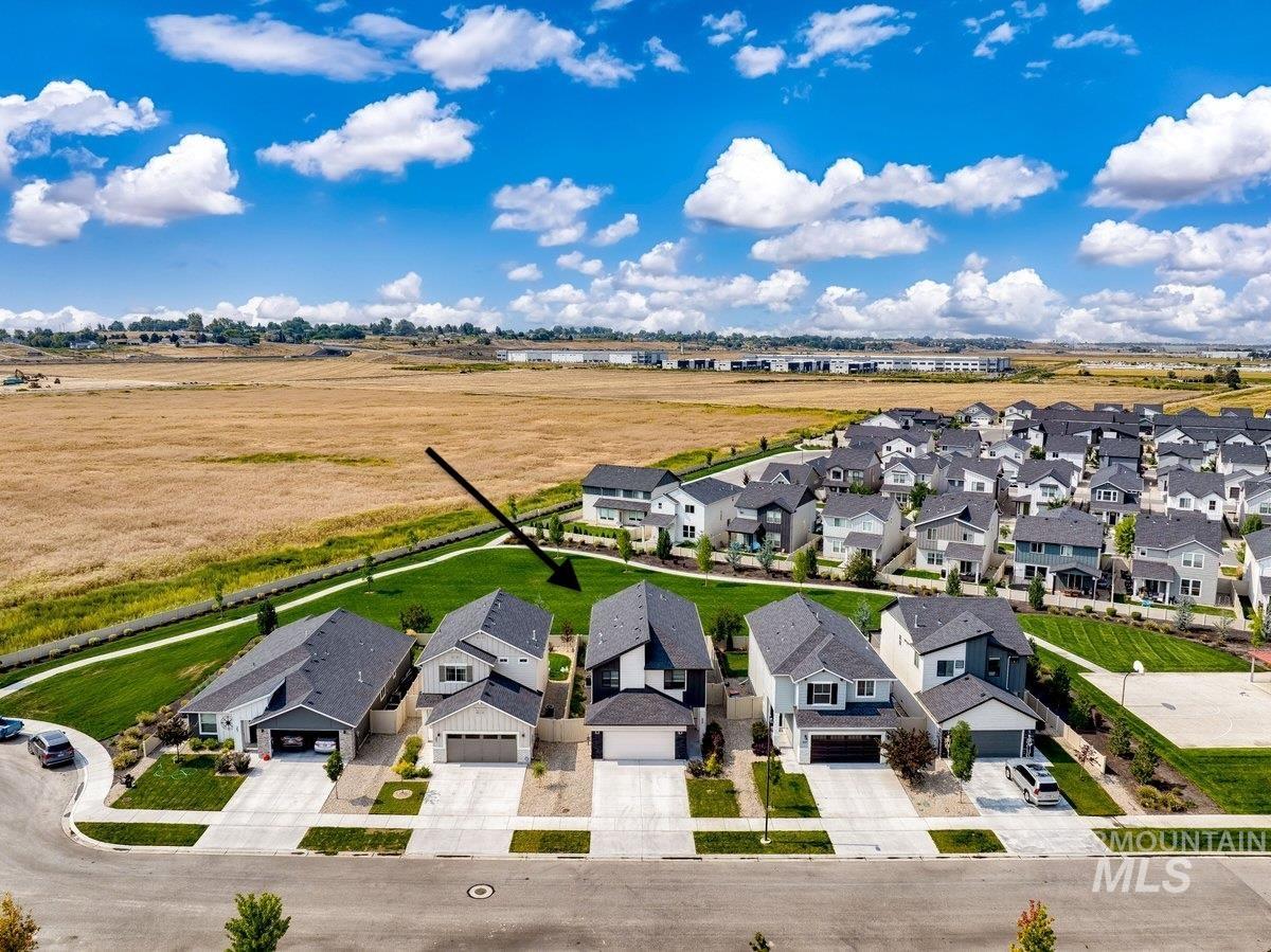 339 S Sunset Point Way, Meridian, Idaho 83642, 4 Bedrooms, 2.5 Bathrooms, Residential For Sale, Price $469,000,MLS 98960661