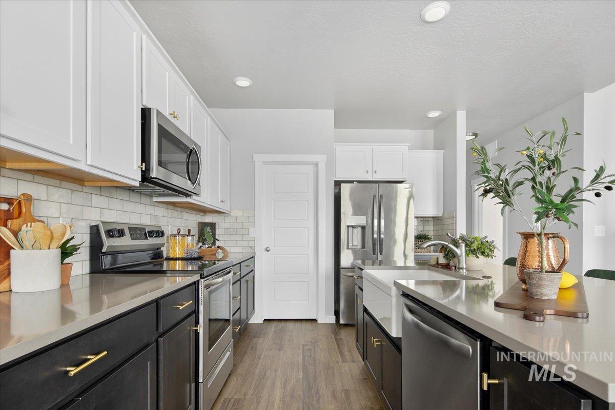 339 S Sunset Point Way, Meridian, Idaho 83642, 4 Bedrooms, 2.5 Bathrooms, Residential For Sale, Price $469,000,MLS 98960661