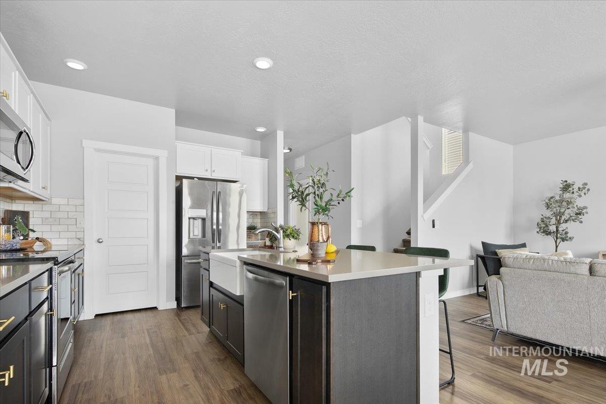 339 S Sunset Point Way, Meridian, Idaho 83642, 4 Bedrooms, 2.5 Bathrooms, Residential For Sale, Price $469,000,MLS 98960661