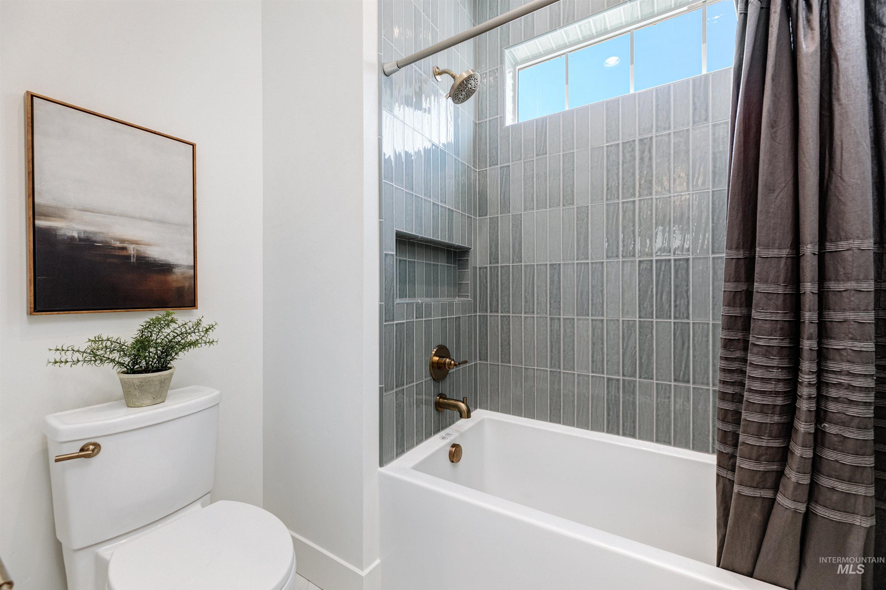 5373 W Haughburn Dr, Eagle, Idaho 83616-1444, 3 Bedrooms, 2.5 Bathrooms, Residential For Sale, Price $1,200,000,MLS 98960669