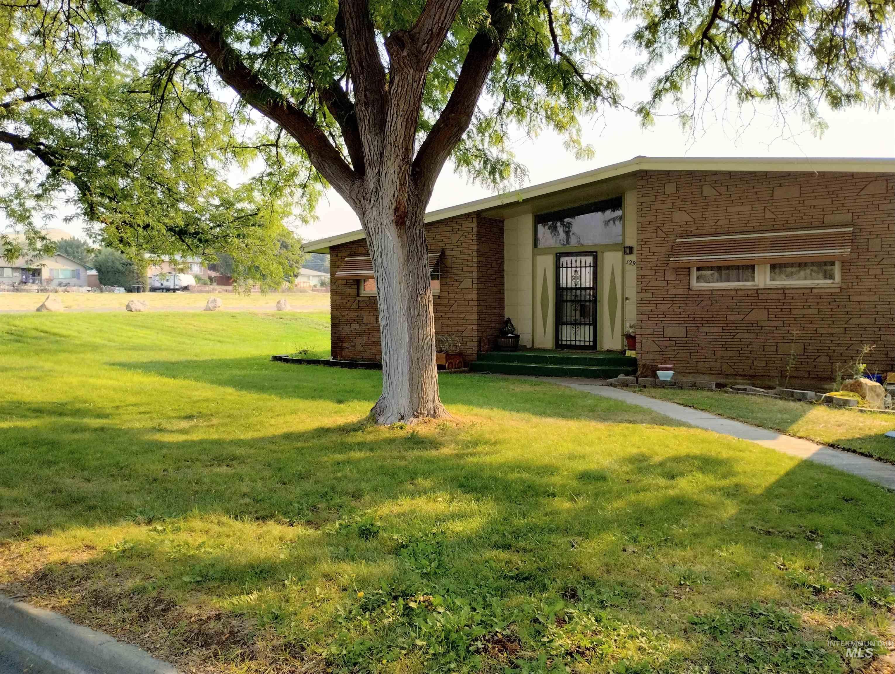 1298 E 2nd Street, Weiser, Idaho 83672, 5 Bedrooms, 2 Bathrooms, Residential For Sale, Price $410,000,MLS 98960710