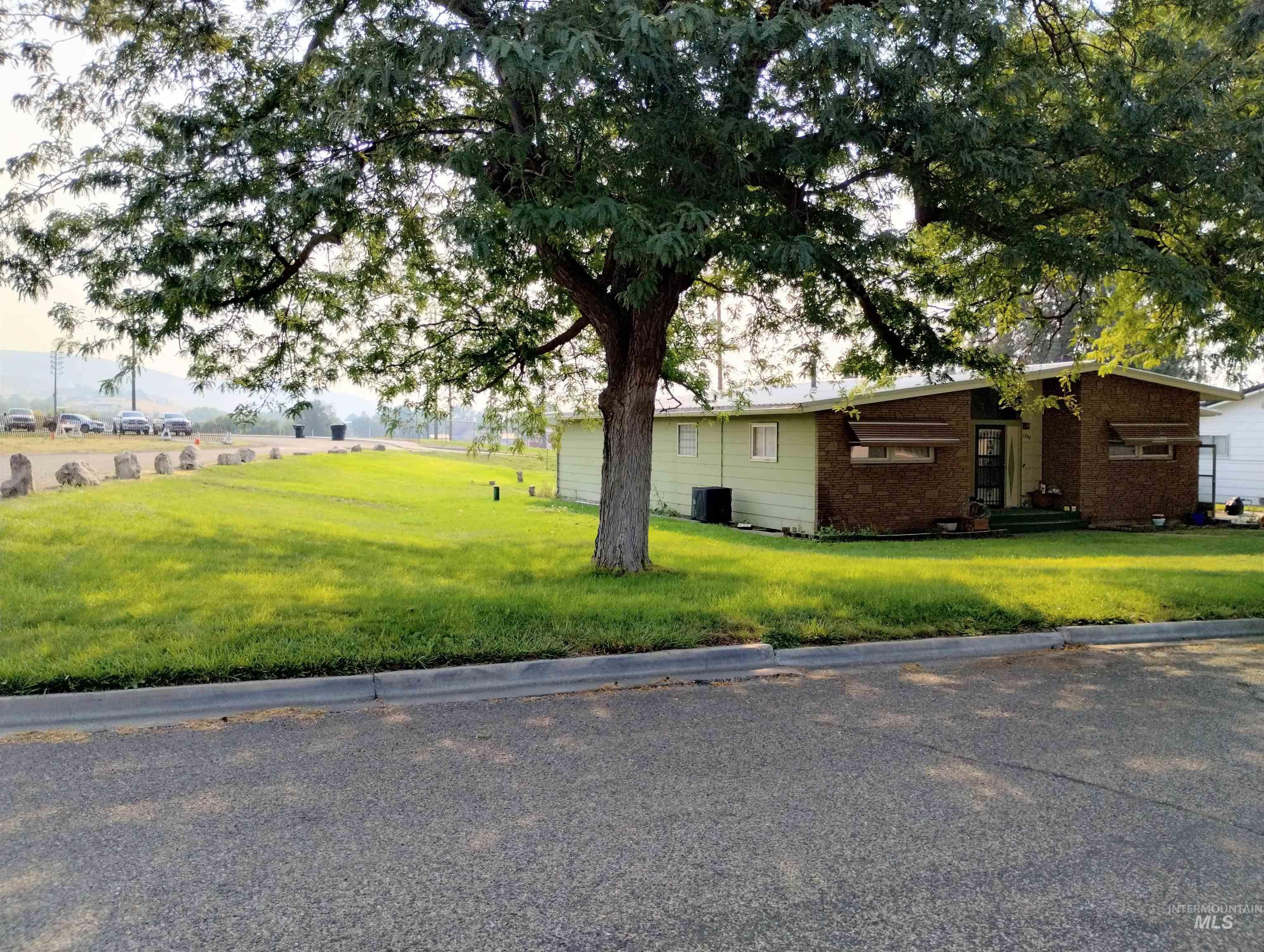 1298 E 2nd Street, Weiser, Idaho 83672, 5 Bedrooms, 2 Bathrooms, Residential For Sale, Price $410,000,MLS 98960710