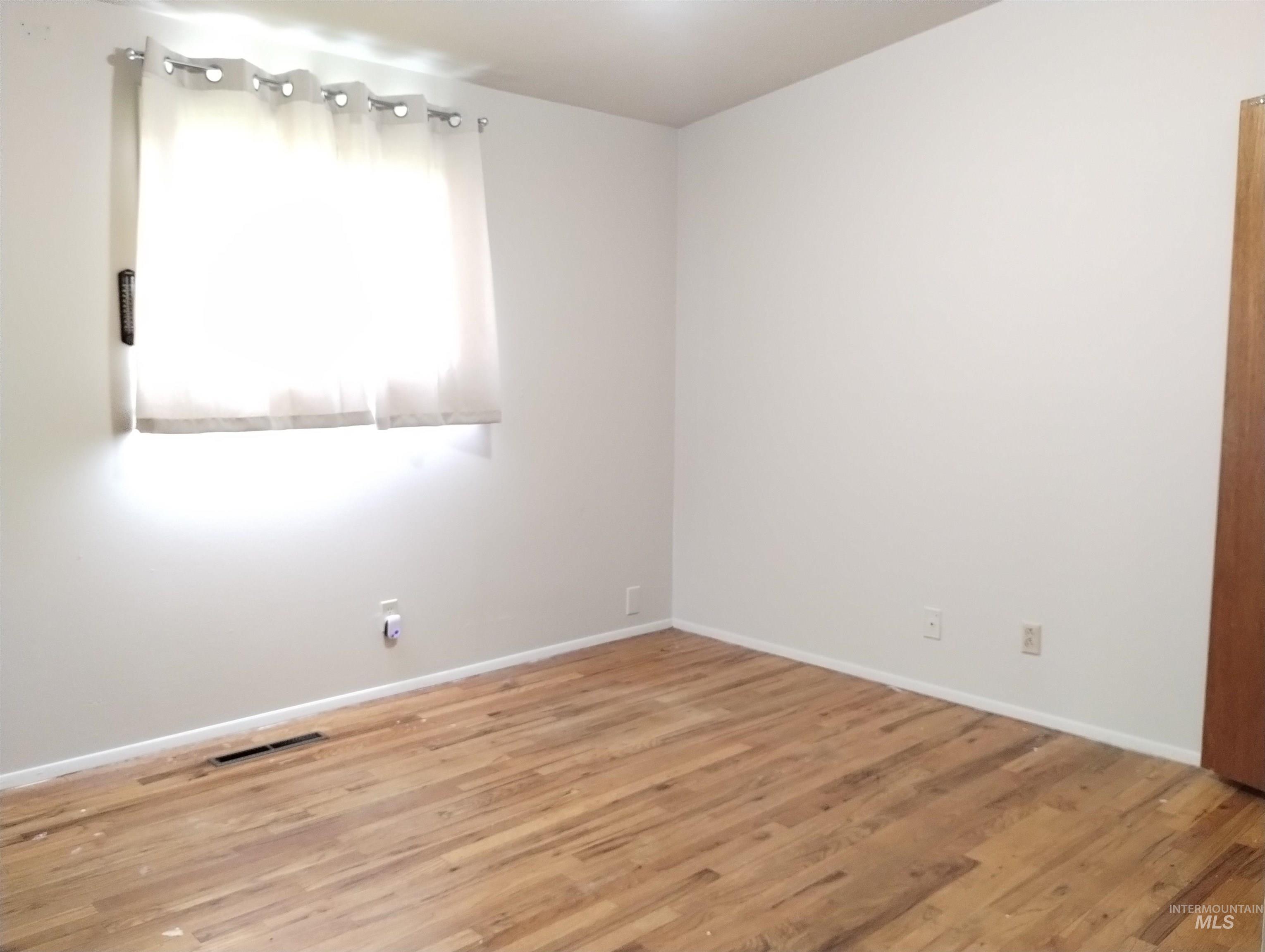 1298 E 2nd Street, Weiser, Idaho 83672, 5 Bedrooms, 2 Bathrooms, Residential For Sale, Price $410,000,MLS 98960710