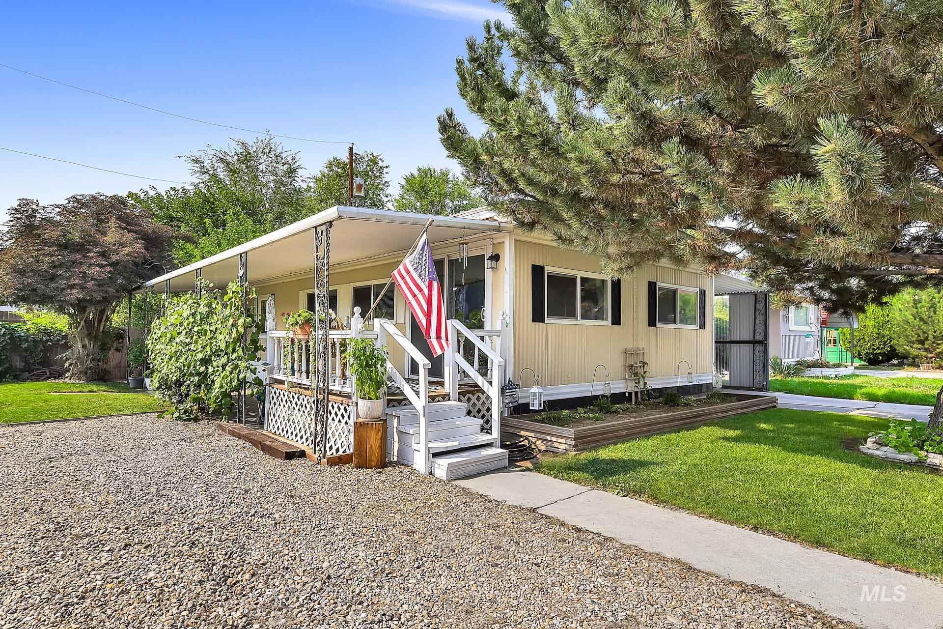 132 S Young Lane, Eagle, Idaho 83616, 2 Bedrooms, 1 Bathroom, Residential For Sale, Price $97,900,MLS 98960859