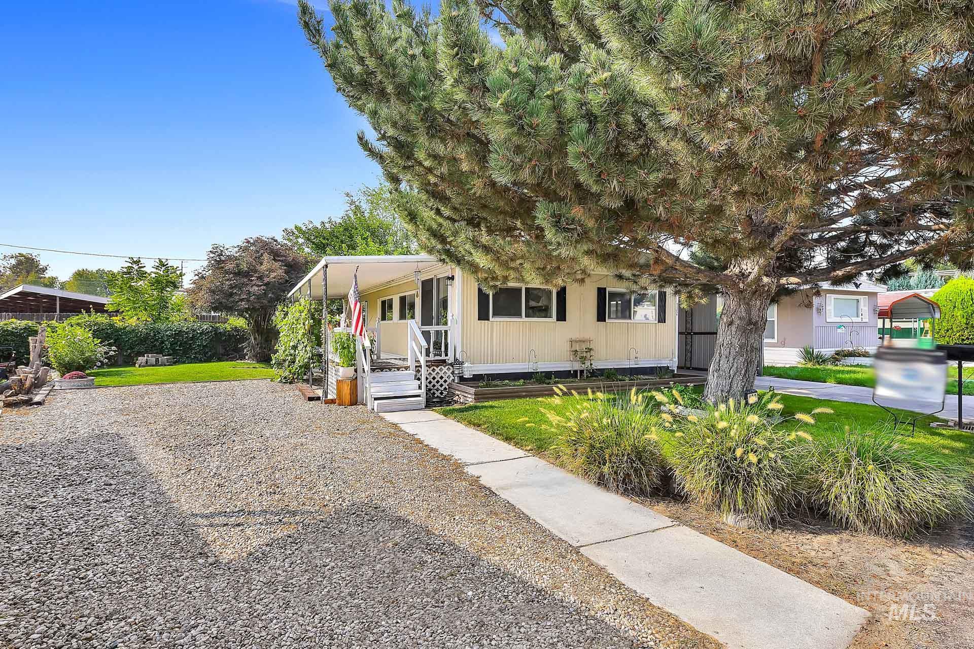 132 S Young Lane, Eagle, Idaho 83616, 2 Bedrooms, 1 Bathroom, Residential For Sale, Price $97,900,MLS 98960859