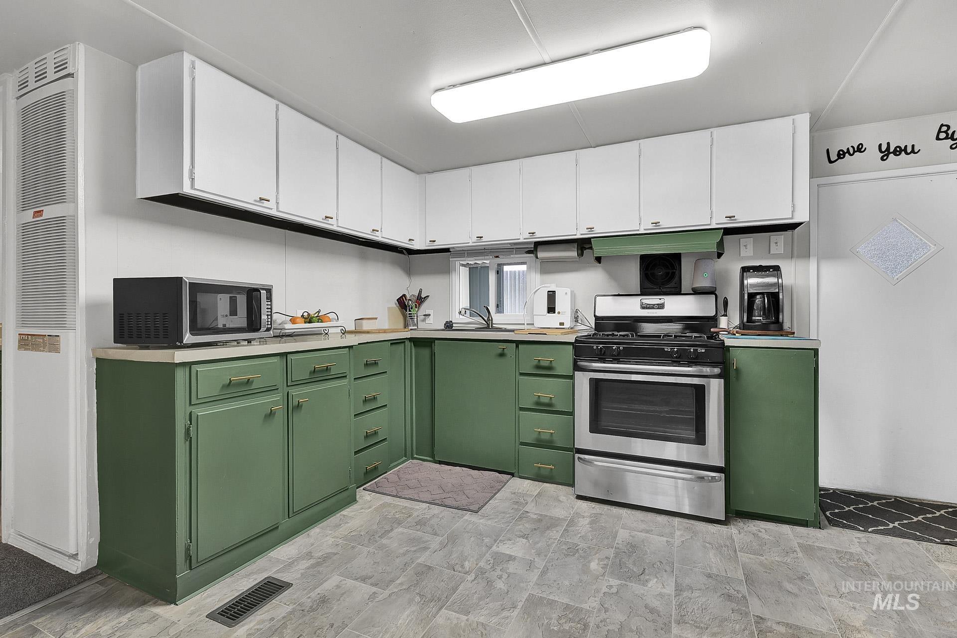 132 S Young Lane, Eagle, Idaho 83616, 2 Bedrooms, 1 Bathroom, Residential For Sale, Price $97,900,MLS 98960859