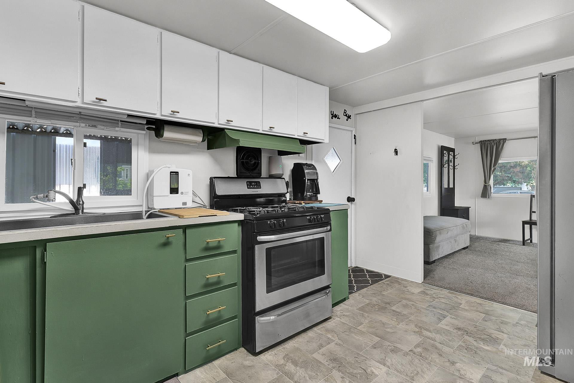 132 S Young Lane, Eagle, Idaho 83616, 2 Bedrooms, 1 Bathroom, Residential For Sale, Price $97,900,MLS 98960859