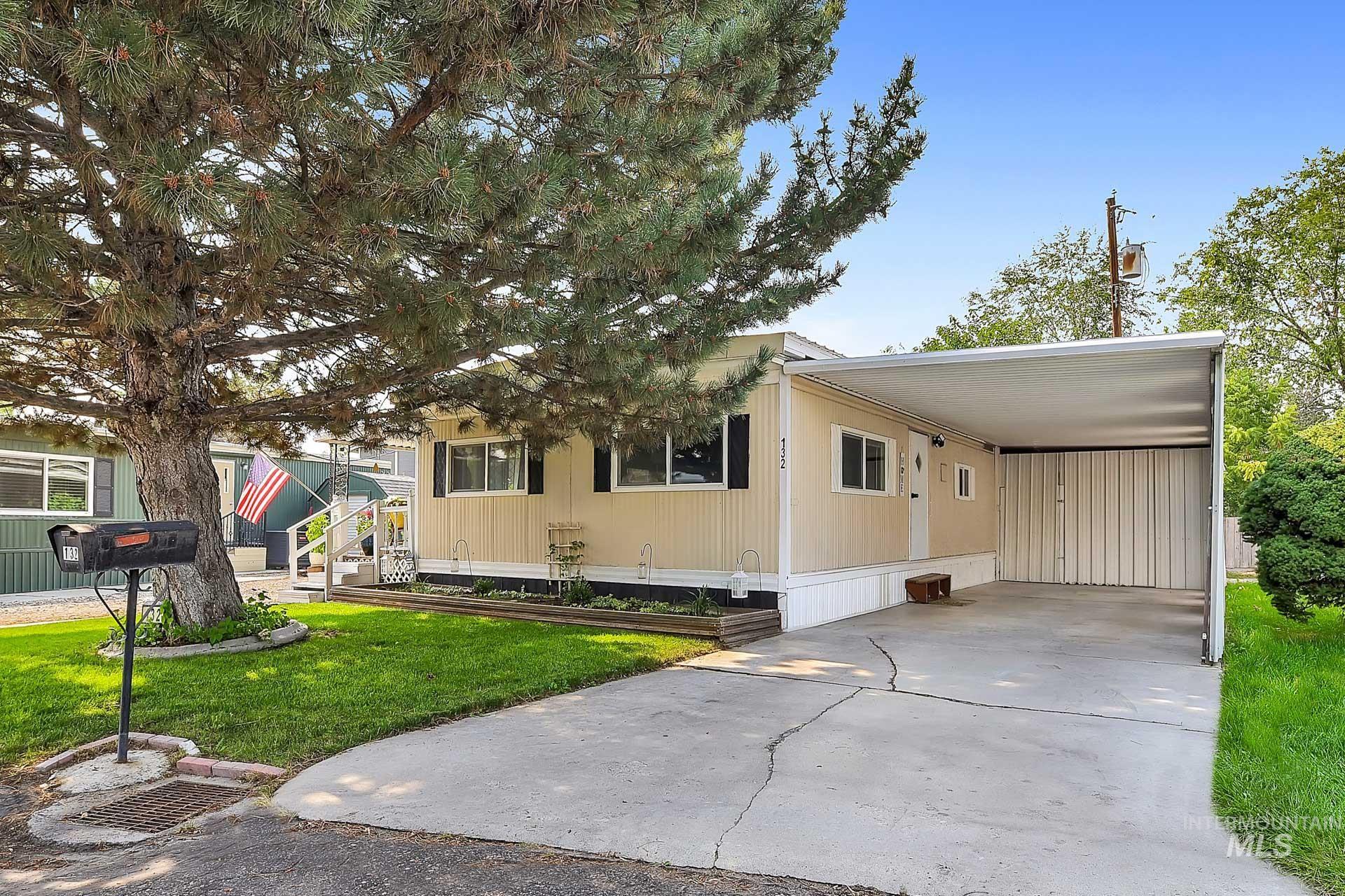 132 S Young Lane, Eagle, Idaho 83616, 2 Bedrooms, 1 Bathroom, Residential For Sale, Price $97,900,MLS 98960859