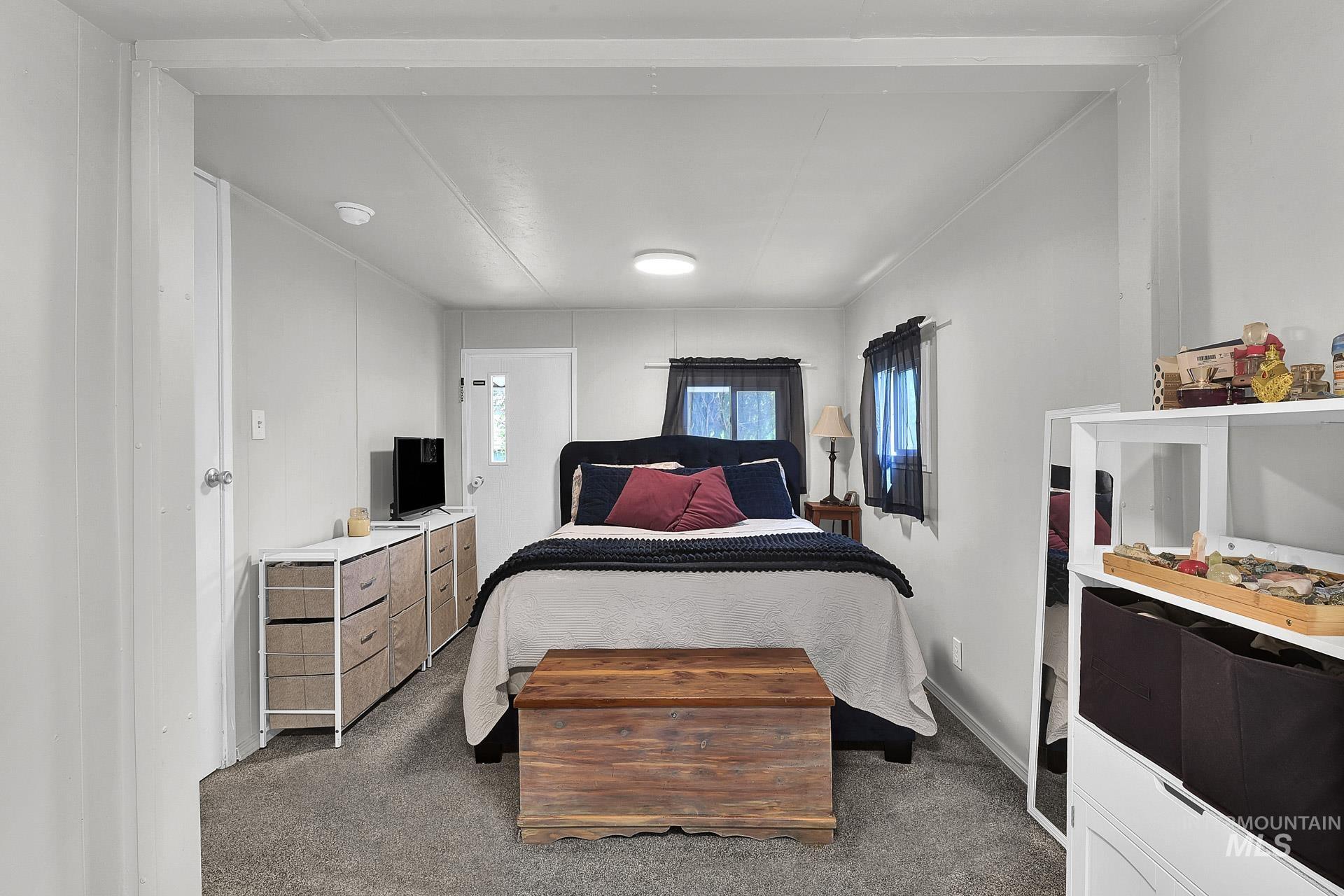 132 S Young Lane, Eagle, Idaho 83616, 2 Bedrooms, 1 Bathroom, Residential For Sale, Price $97,900,MLS 98960859