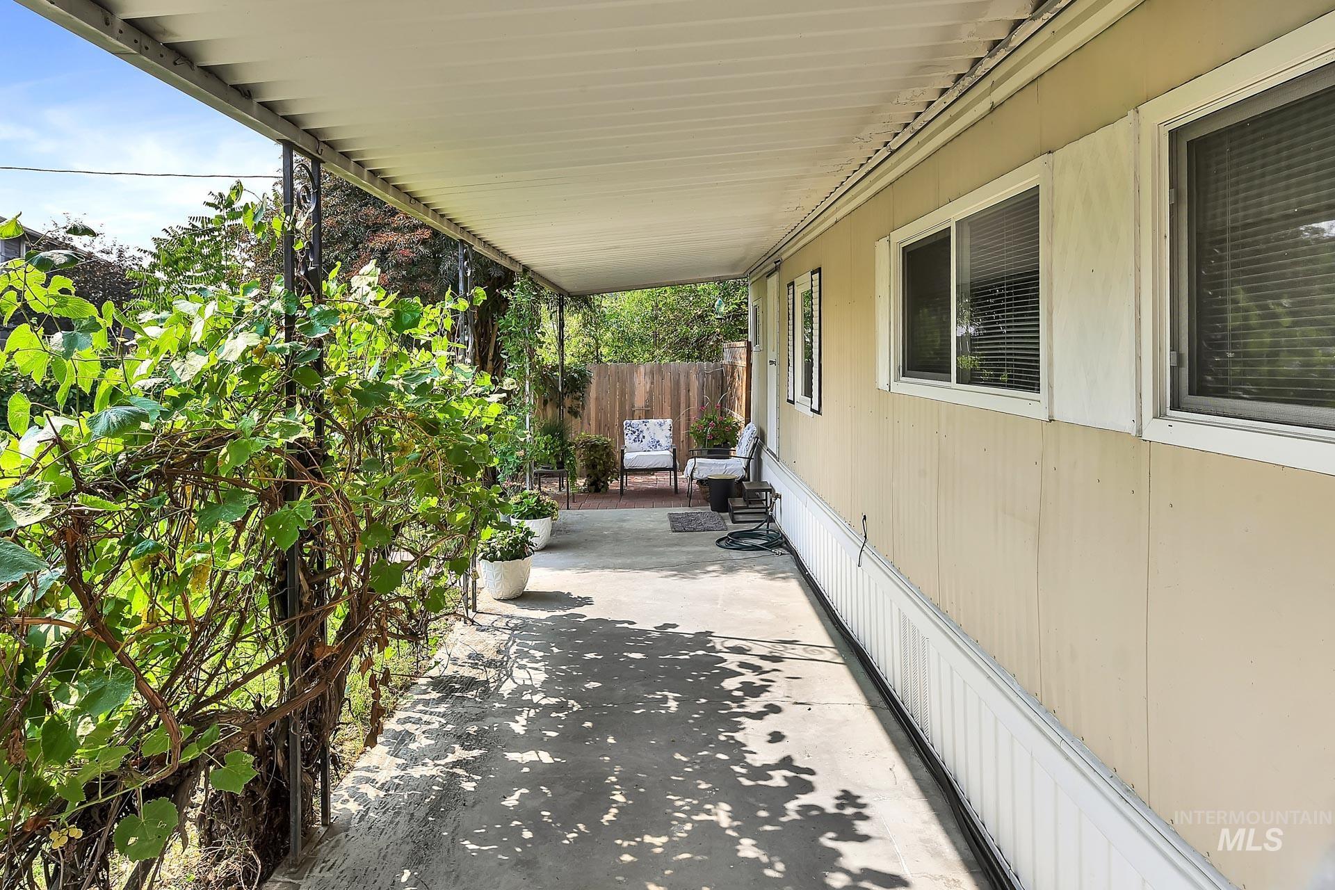 132 S Young Lane, Eagle, Idaho 83616, 2 Bedrooms, 1 Bathroom, Residential For Sale, Price $97,900,MLS 98960859