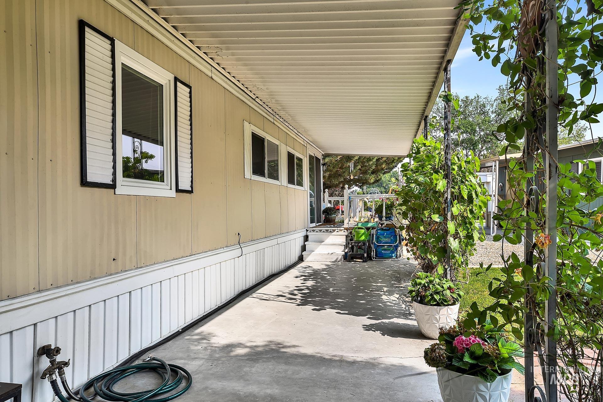 132 S Young Lane, Eagle, Idaho 83616, 2 Bedrooms, 1 Bathroom, Residential For Sale, Price $97,900,MLS 98960859