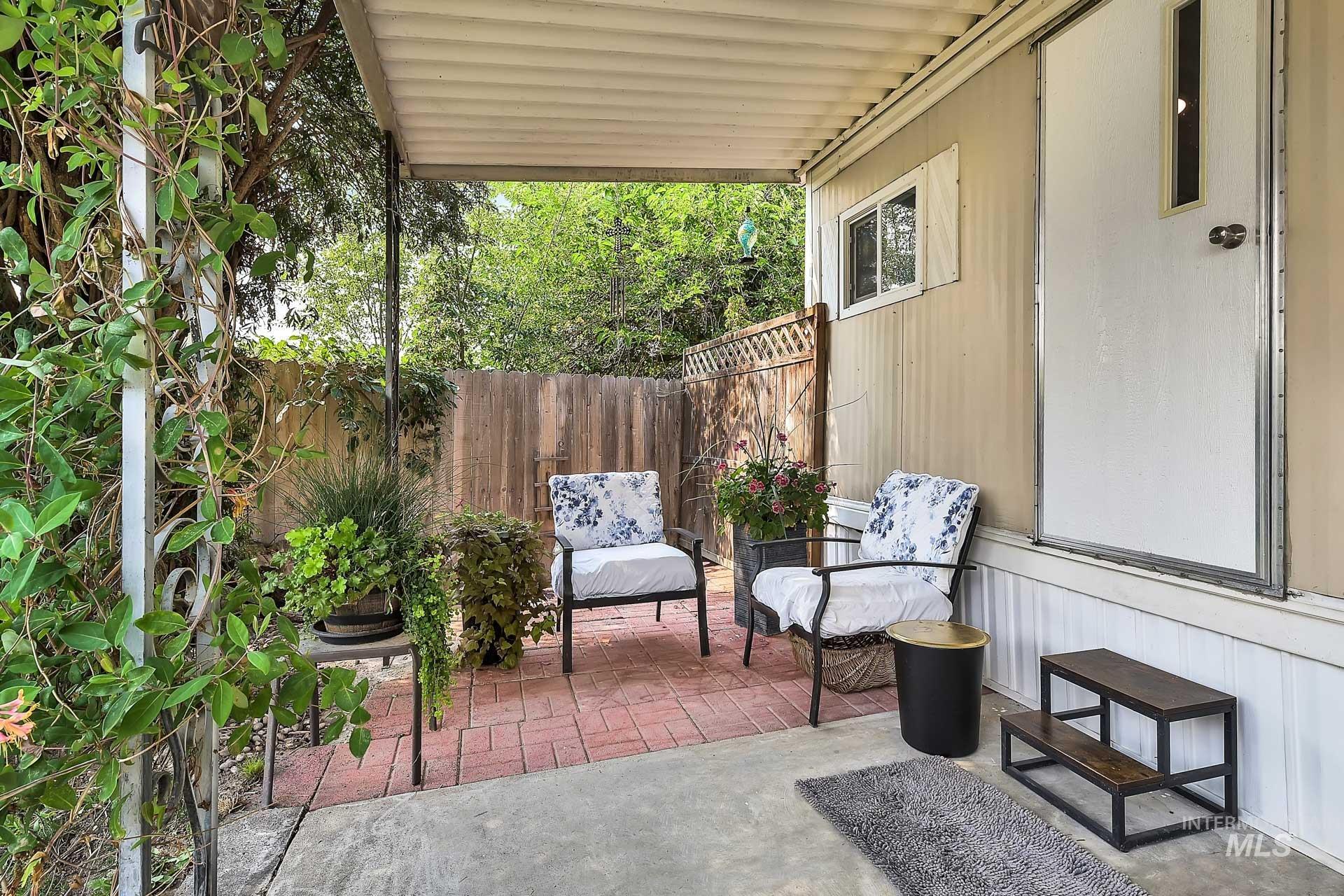 132 S Young Lane, Eagle, Idaho 83616, 2 Bedrooms, 1 Bathroom, Residential For Sale, Price $97,900,MLS 98960859