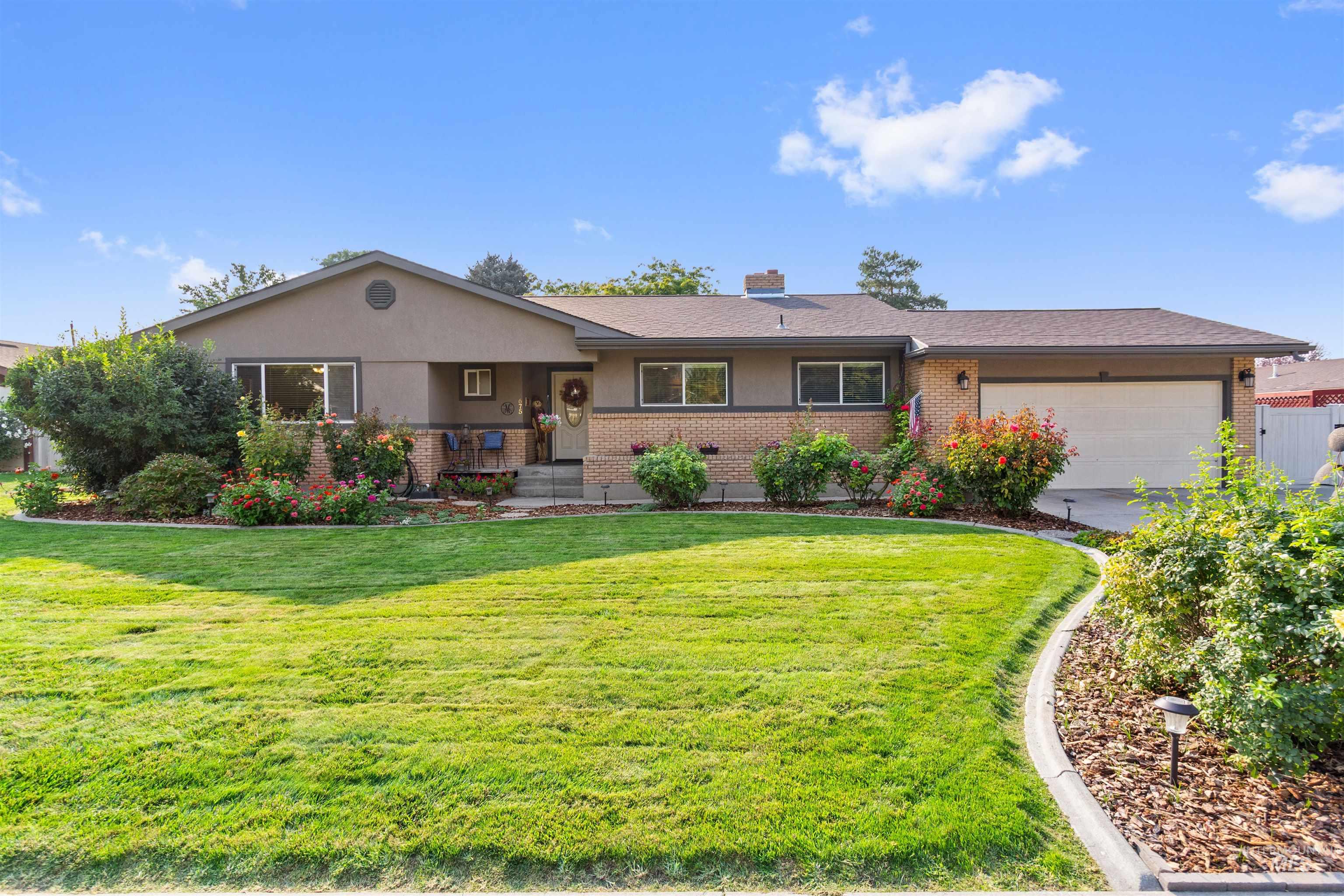 675 Mountain View Dr, Twin Falls, Idaho 83301-4321, 3 Bedrooms, 3 Bathrooms, Residential For Sale, Price $483,900, 98960861