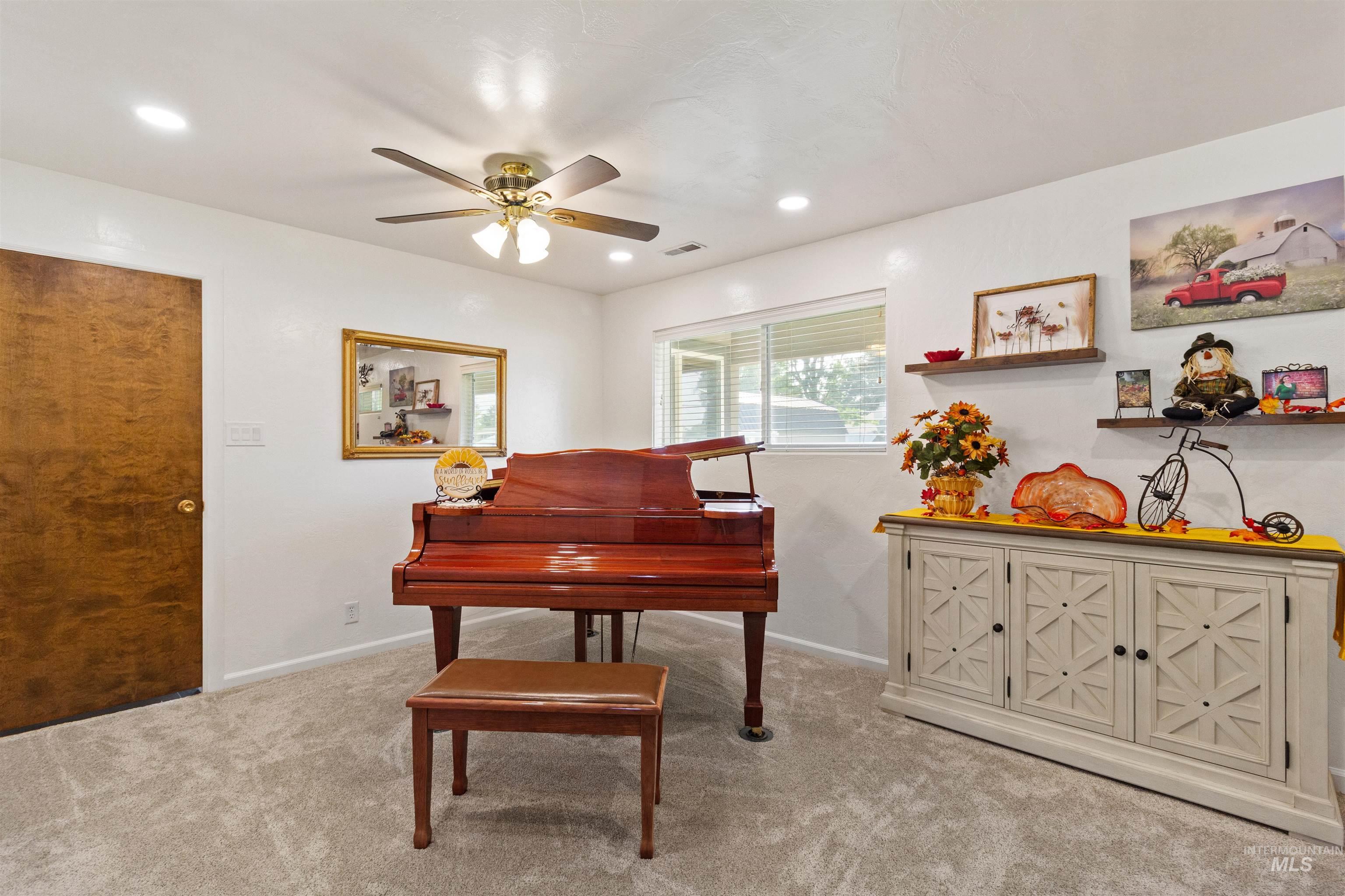 675 Mountain View Dr, Twin Falls, Idaho 83301-4321, 4 Bedrooms, 3 Bathrooms, Residential For Sale, Price $483,900, 98960861