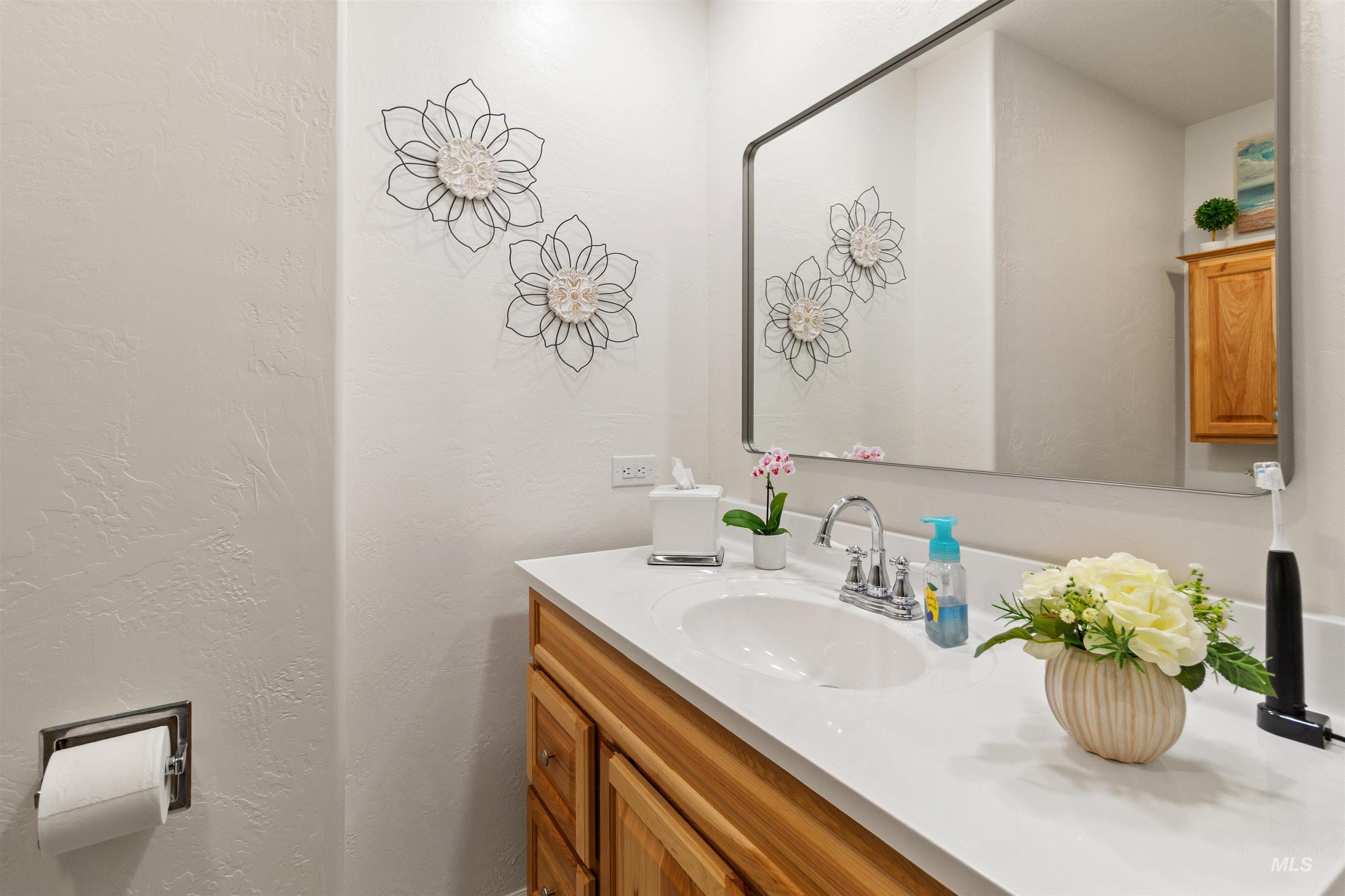 675 Mountain View Dr, Twin Falls, Idaho 83301-4321, 4 Bedrooms, 3 Bathrooms, Residential For Sale, Price $483,900, 98960861