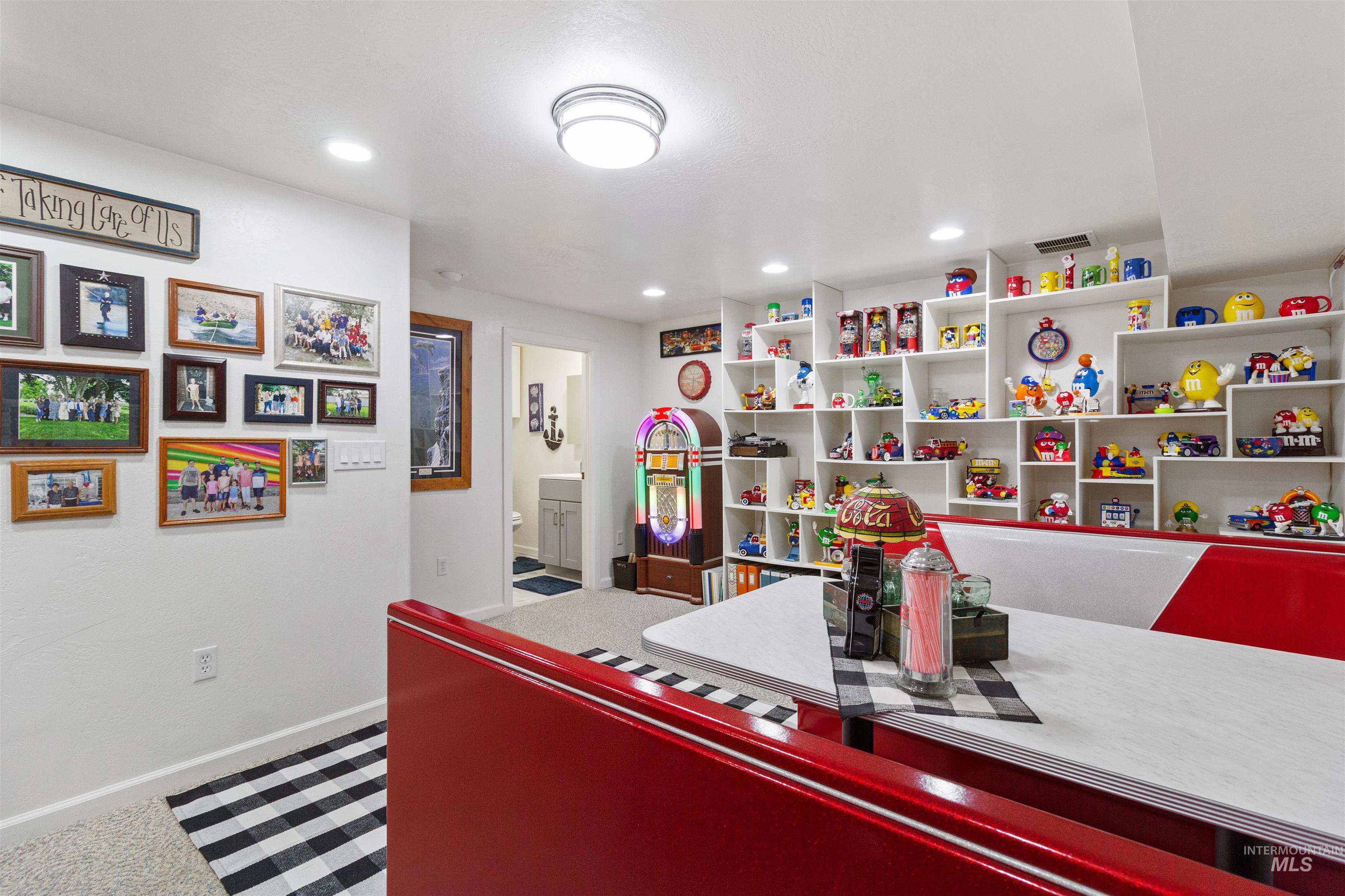 675 Mountain View Dr, Twin Falls, Idaho 83301-4321, 4 Bedrooms, 3 Bathrooms, Residential For Sale, Price $483,900, 98960861