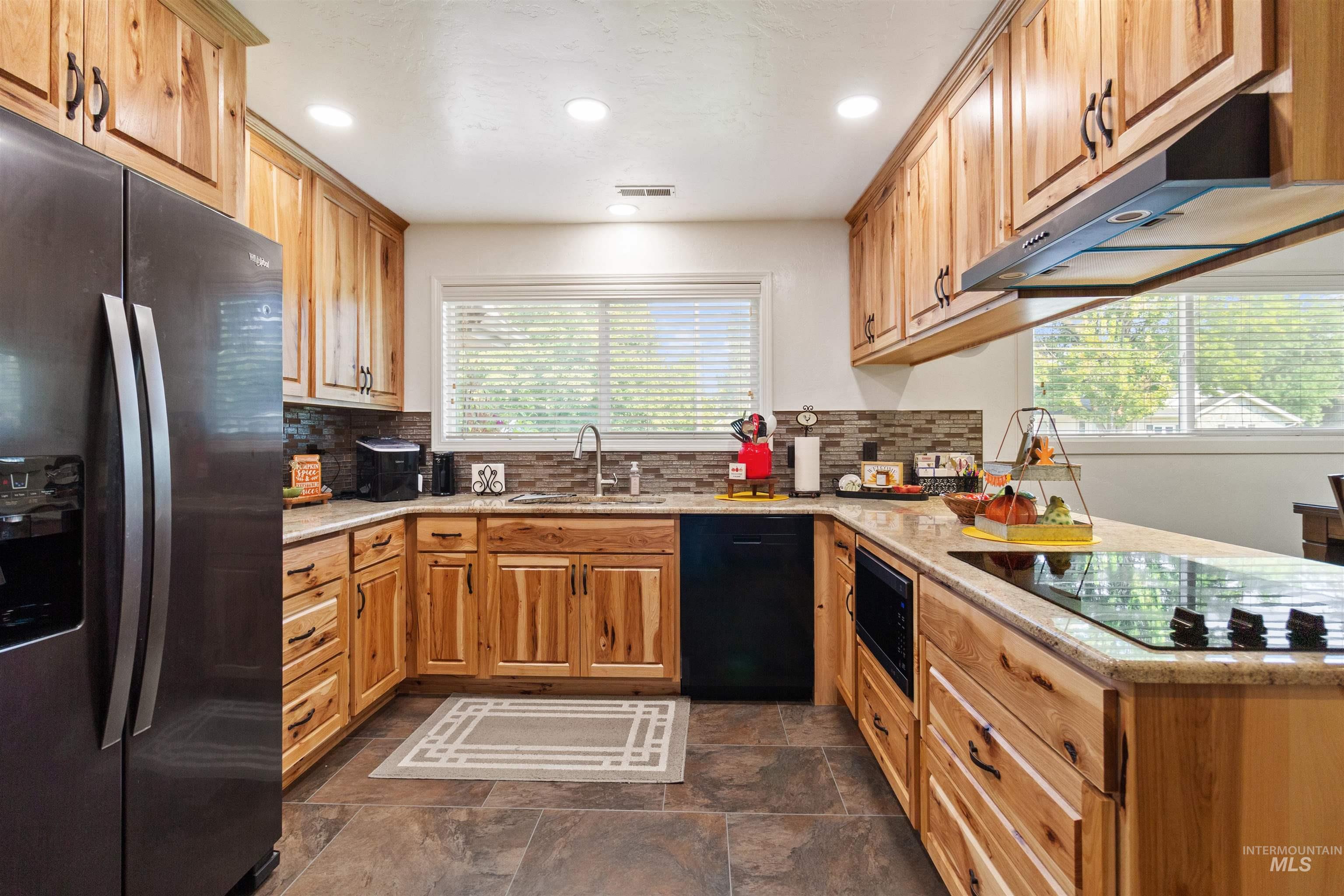 675 Mountain View Dr, Twin Falls, Idaho 83301-4321, 3 Bedrooms, 3 Bathrooms, Residential For Sale, Price $483,900, 98960861