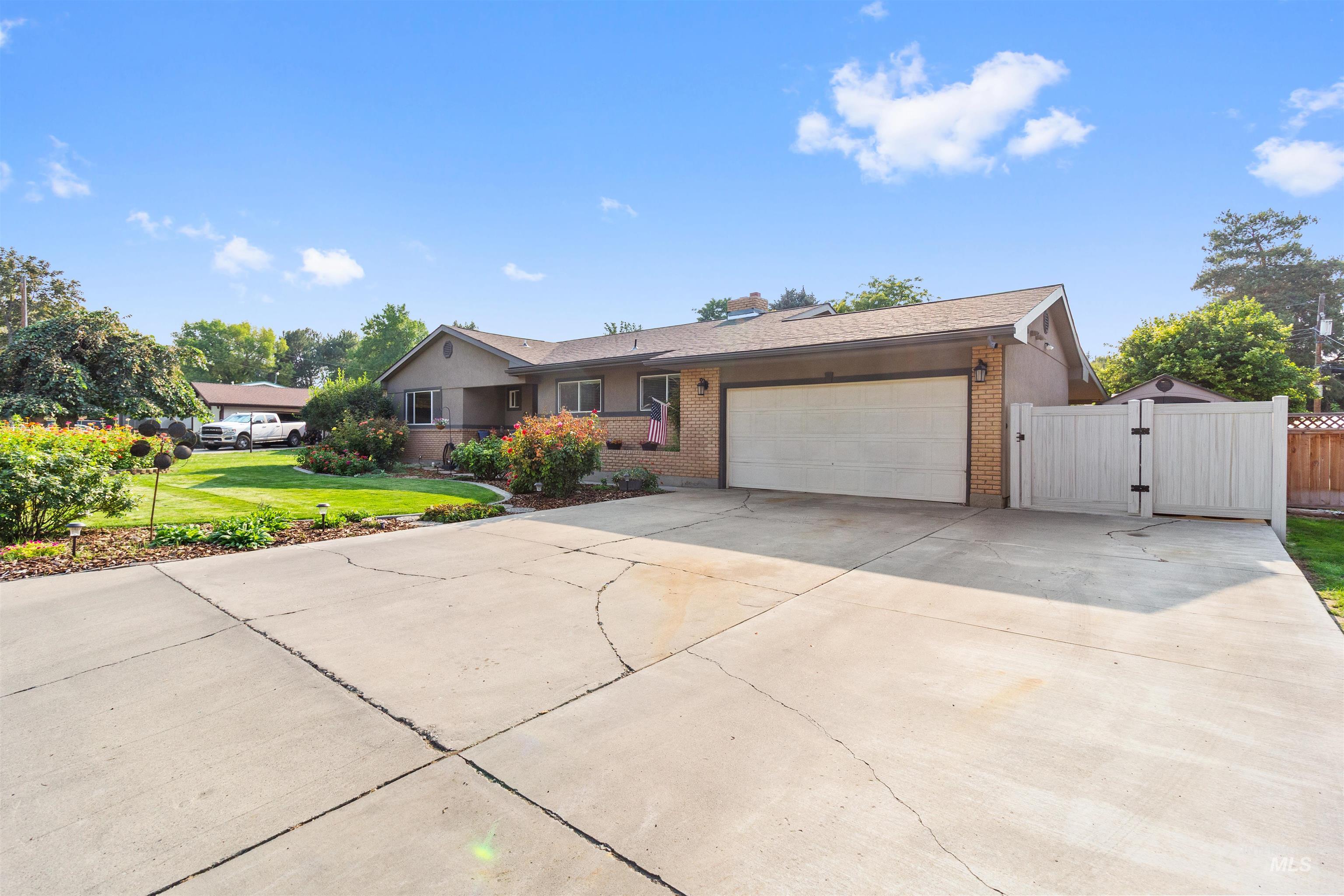 675 Mountain View Dr, Twin Falls, Idaho 83301-4321, 4 Bedrooms, 3 Bathrooms, Residential For Sale, Price $483,900, 98960861