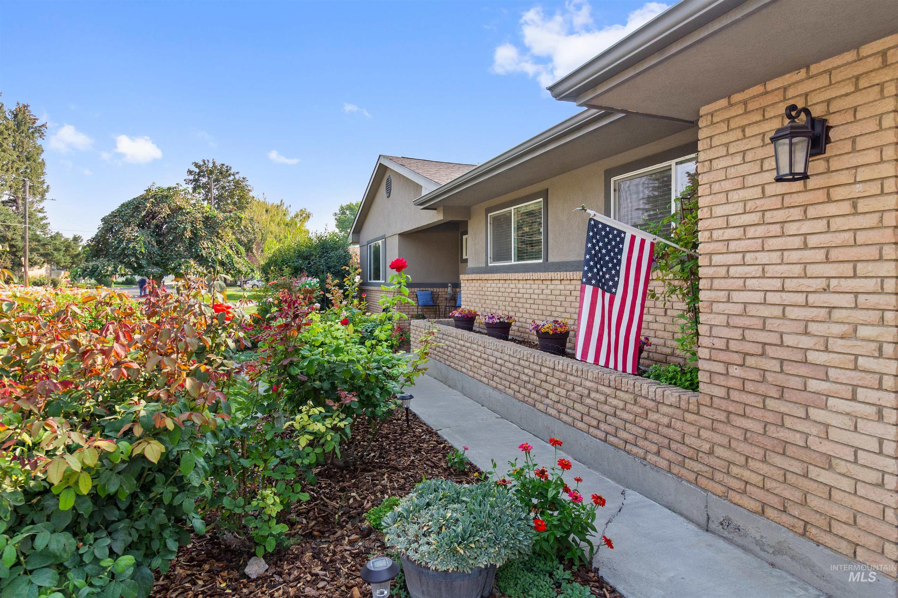 675 Mountain View Dr, Twin Falls, Idaho 83301-4321, 4 Bedrooms, 3 Bathrooms, Residential For Sale, Price $483,900, 98960861