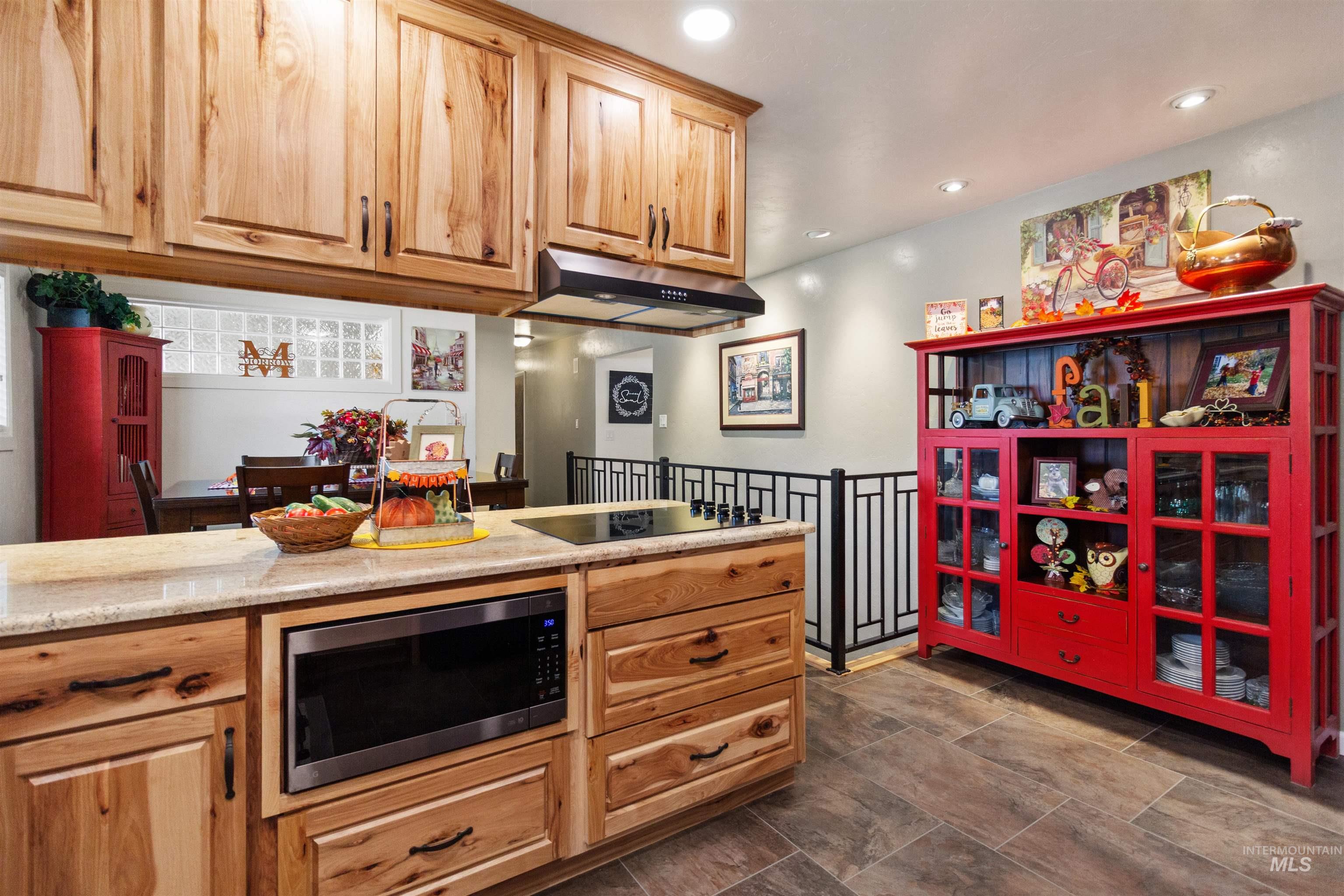 675 Mountain View Dr, Twin Falls, Idaho 83301-4321, 4 Bedrooms, 3 Bathrooms, Residential For Sale, Price $483,900, 98960861