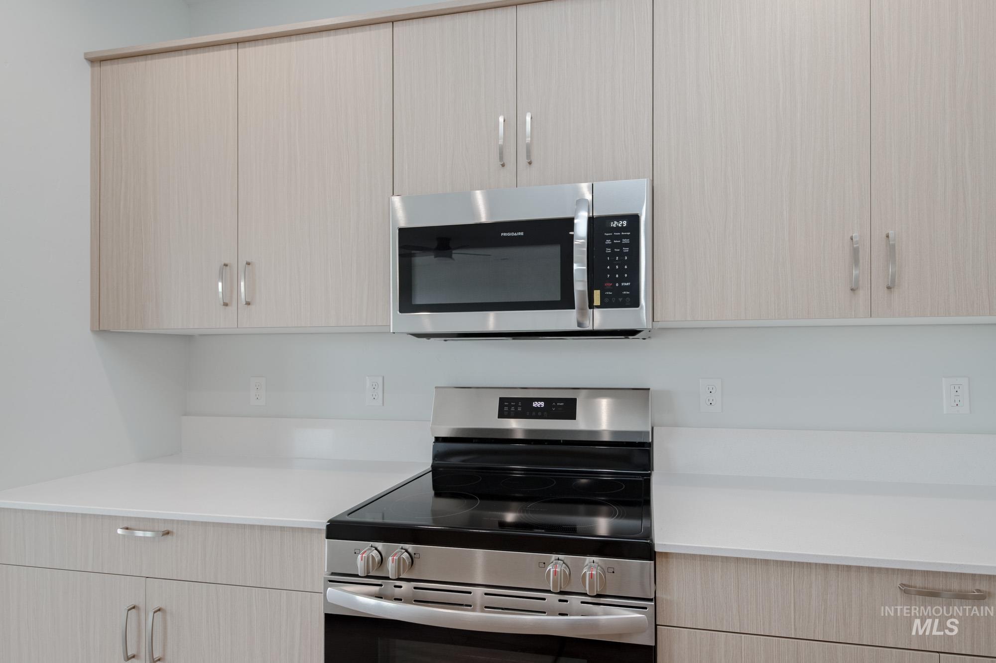 4155 N Delphi Ave, Meridian, Idaho 83646, 3 Bedrooms, 2.5 Bathrooms, Residential For Sale, Price $444,990,MLS 98960876