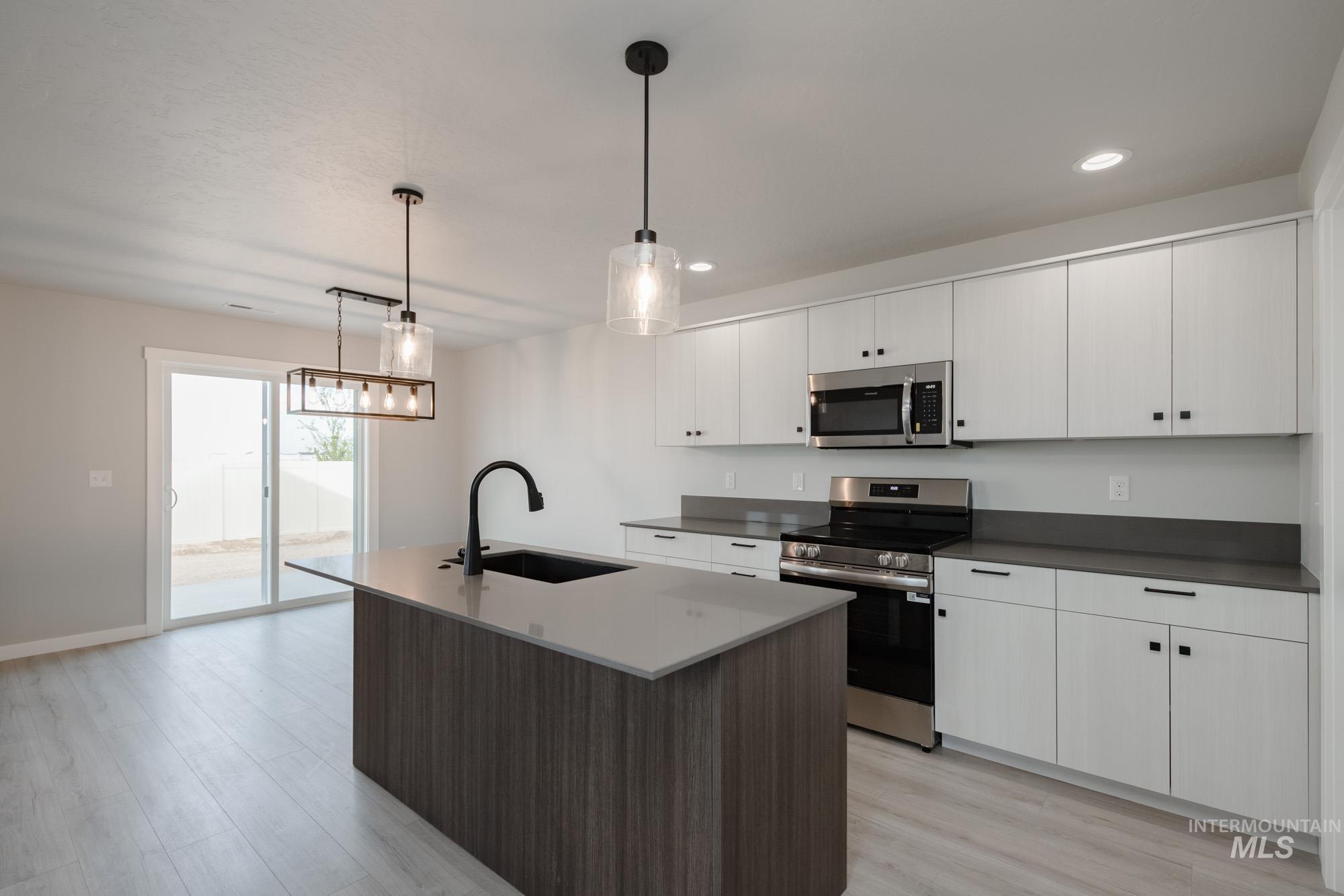 4141 N Delphi Ave, Meridian, Idaho 83646, 3 Bedrooms, 2.5 Bathrooms, Residential For Sale, Price $442,990,MLS 98960878