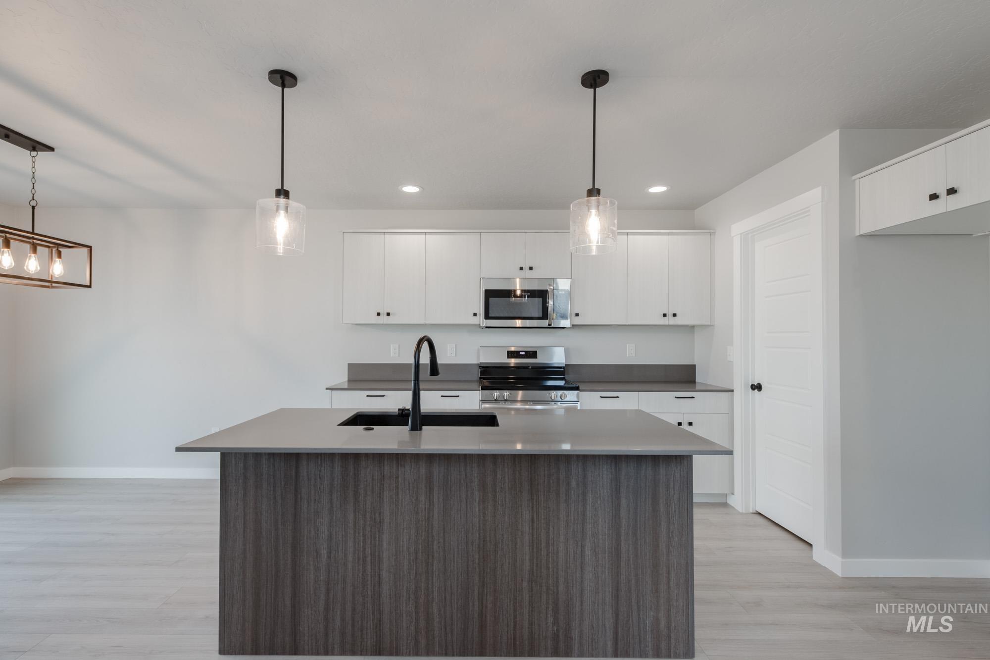 4141 N Delphi Ave, Meridian, Idaho 83646, 3 Bedrooms, 2.5 Bathrooms, Residential For Sale, Price $442,990,MLS 98960878