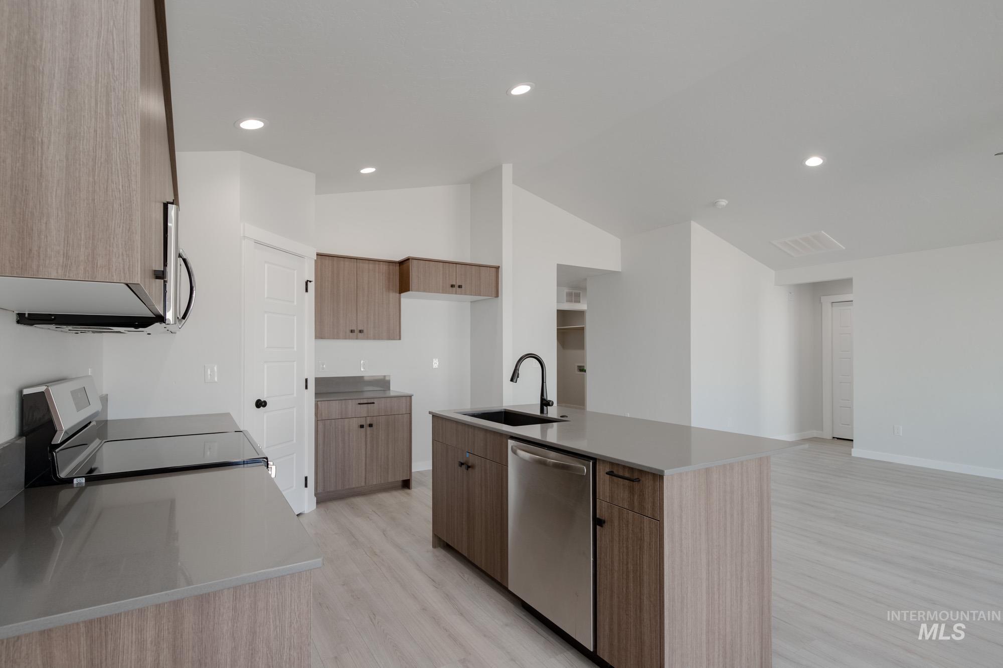 6208 W Karpathos St, Meridian, Idaho 83646, 3 Bedrooms, 2 Bathrooms, Residential For Sale, Price $441,990,MLS 98960881