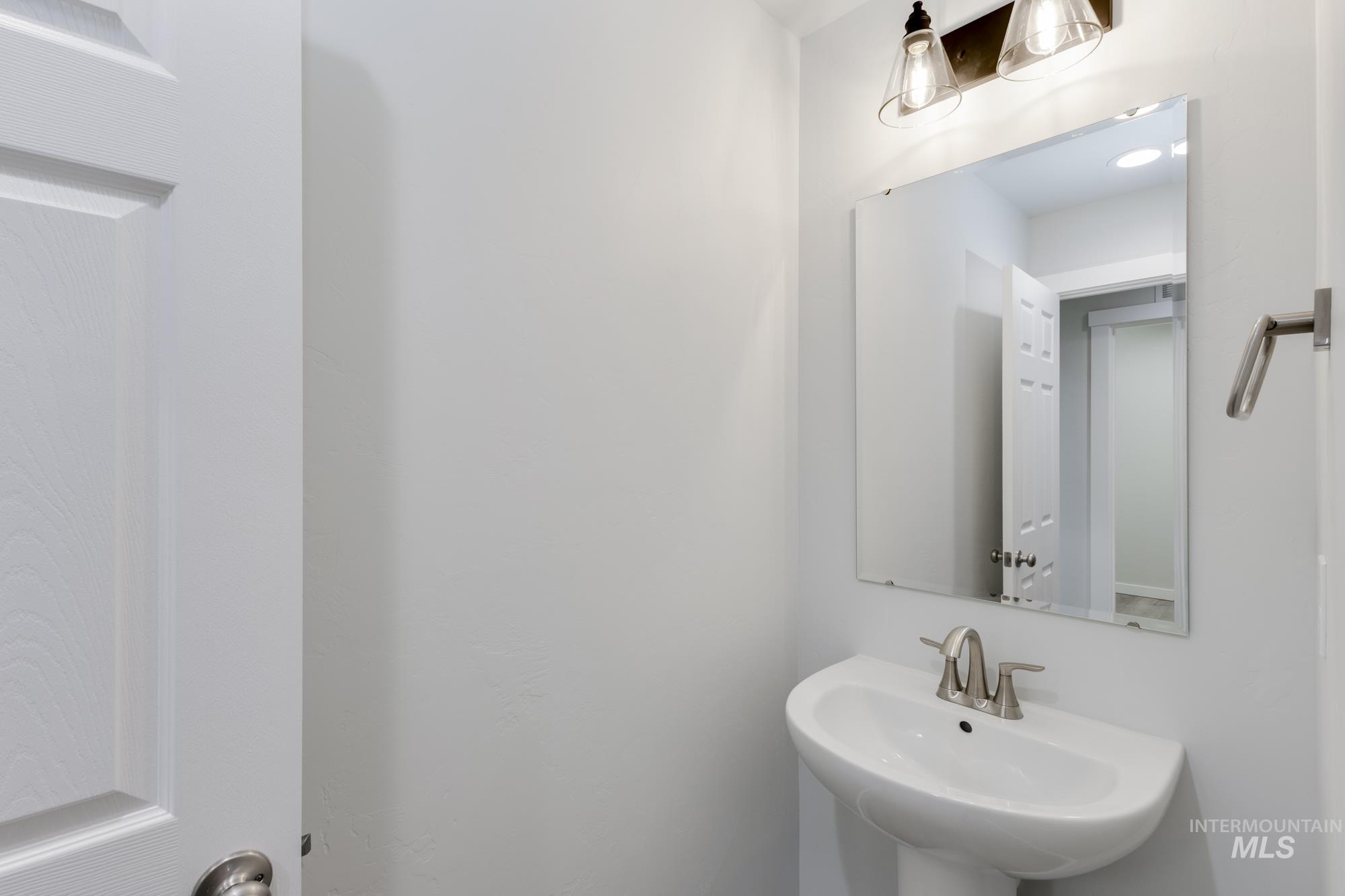 18147 N Lion Head Ave, Nampa, Idaho 83687, 5 Bedrooms, 2.5 Bathrooms, Residential For Sale, Price $499,990,MLS 98960889