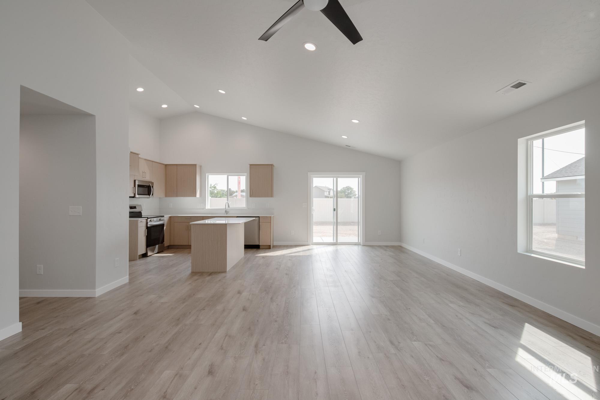 5552 S Donaway Ave, Meridian, Idaho 83642, 4 Bedrooms, 2 Bathrooms, Residential For Sale, Price $444,990,MLS 98960896