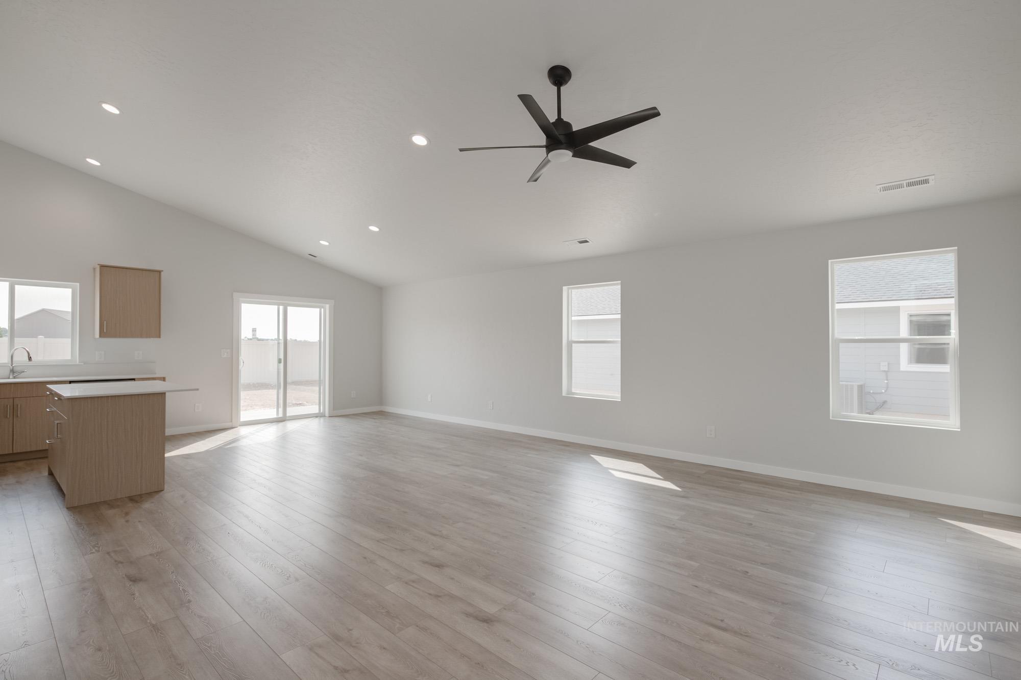 5552 S Donaway Ave, Meridian, Idaho 83642, 4 Bedrooms, 2 Bathrooms, Residential For Sale, Price $444,990,MLS 98960896