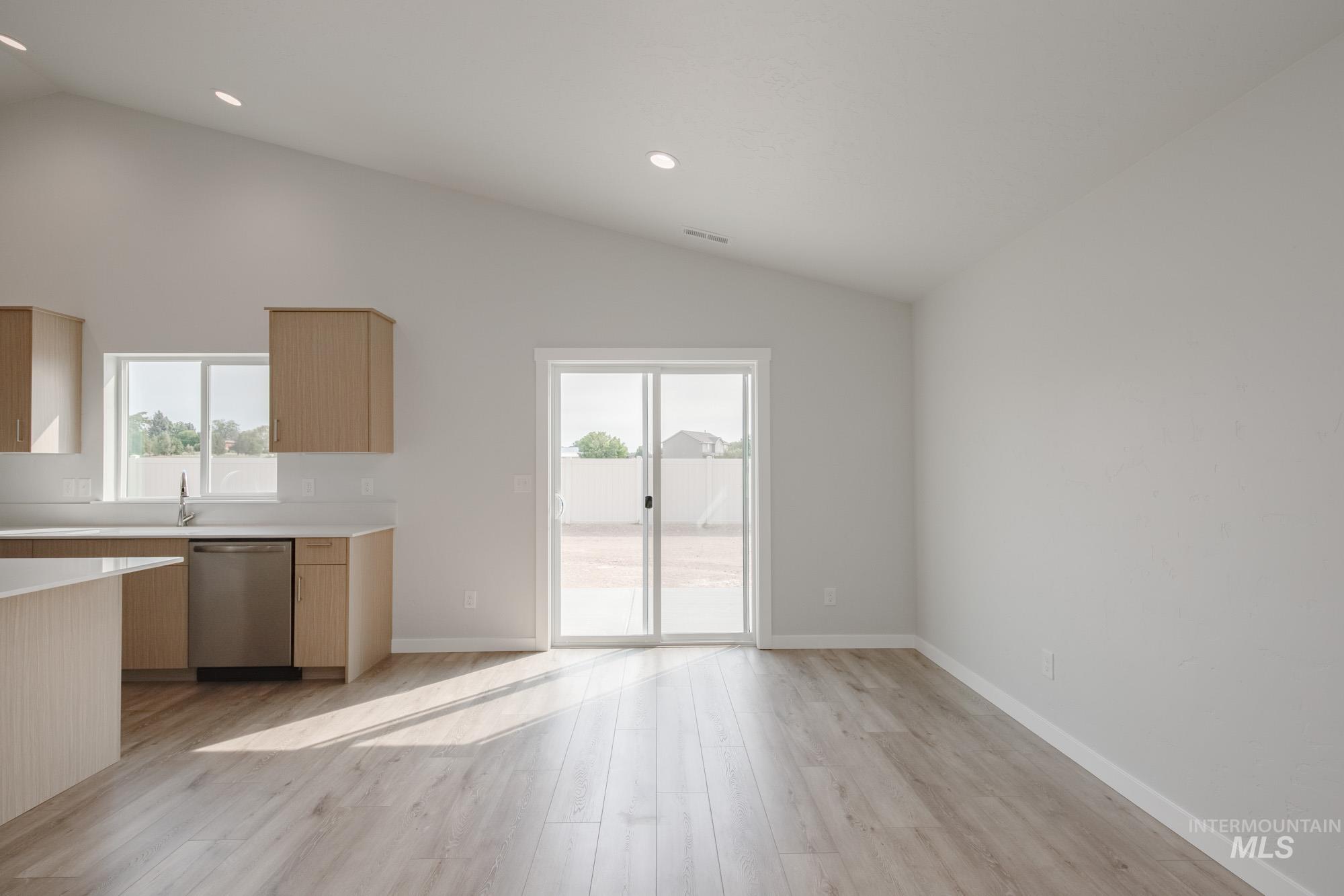 5552 S Donaway Ave, Meridian, Idaho 83642, 4 Bedrooms, 2 Bathrooms, Residential For Sale, Price $444,990,MLS 98960896