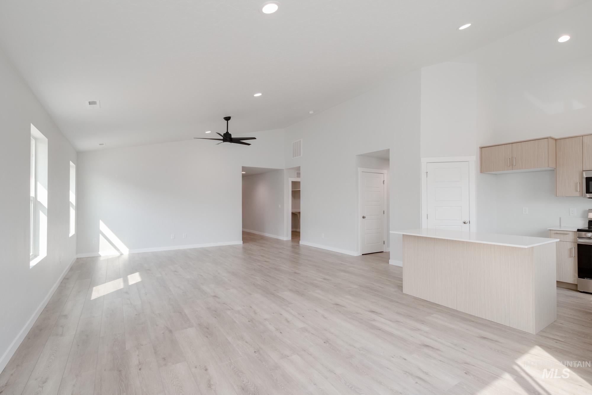 5552 S Donaway Ave, Meridian, Idaho 83642, 4 Bedrooms, 2 Bathrooms, Residential For Sale, Price $444,990,MLS 98960896