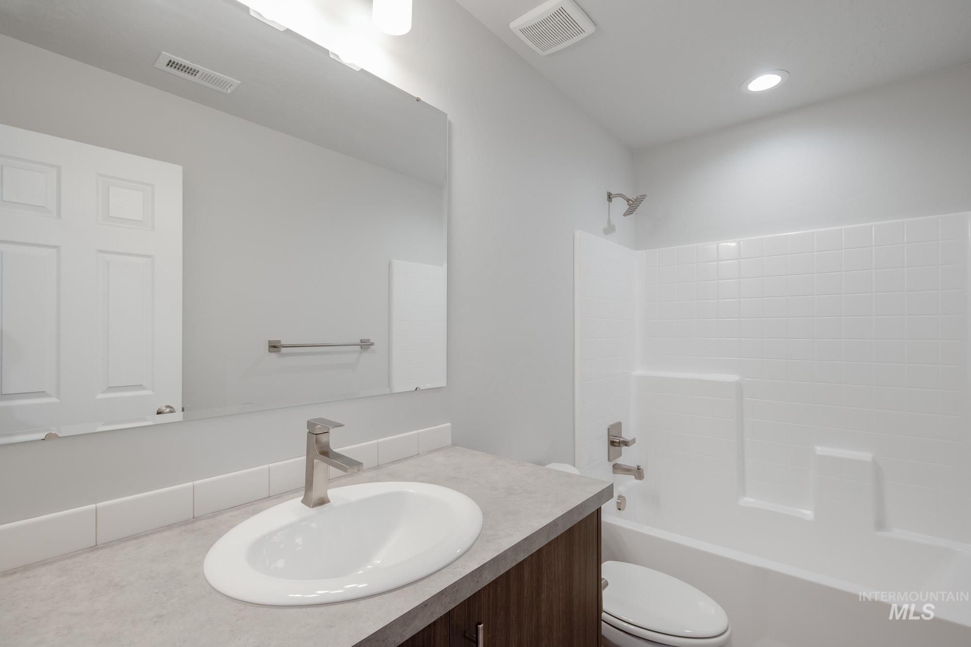 284 N Cranesbill Ave, Kuna, Idaho 83634, 4 Bedrooms, 2 Bathrooms, Residential For Sale, Price $419,990,MLS 98960899