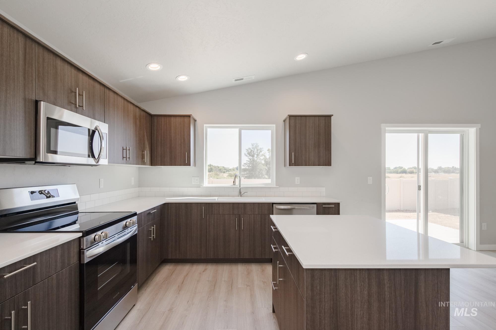 284 N Cranesbill Ave, Kuna, Idaho 83634, 4 Bedrooms, 2 Bathrooms, Residential For Sale, Price $419,990,MLS 98960899