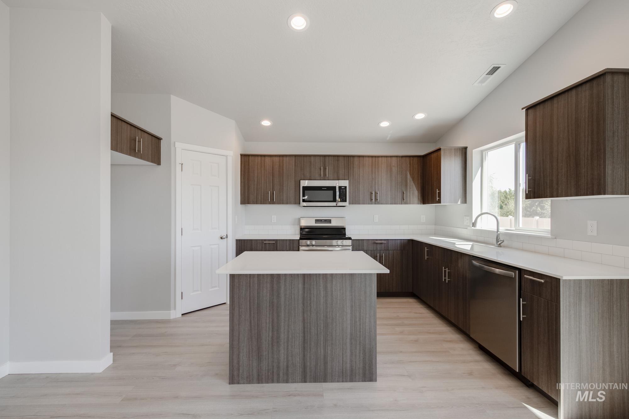 284 N Cranesbill Ave, Kuna, Idaho 83634, 4 Bedrooms, 2 Bathrooms, Residential For Sale, Price $419,990,MLS 98960899